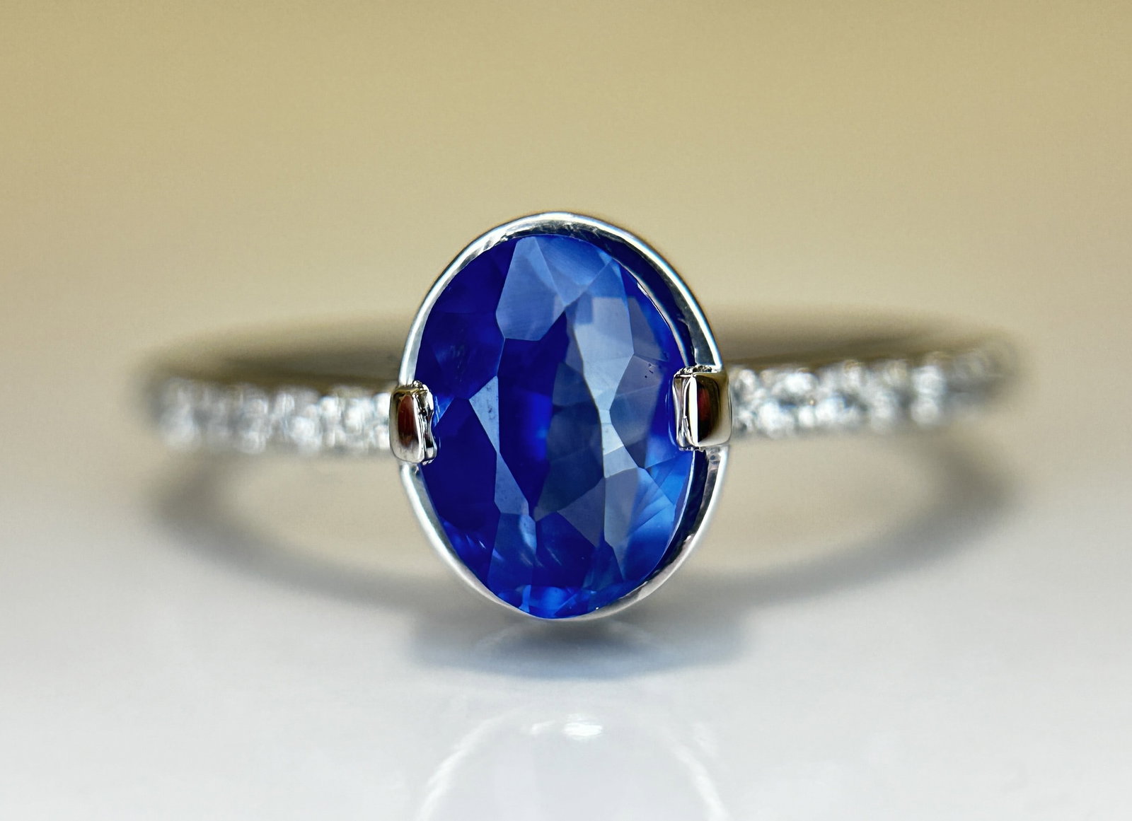 Beautiful 1.77CT Unheated Burma Blue Sapphire Diamonds & Platinum: Title: Beautiful 1.77CT Unheated Burma Blue Sapphire Diamonds & Platinum Description: Beautiful 1.77 CT Natural Burma Blue Sapphire With Natural Diamonds & 950 Platinum Description: Total