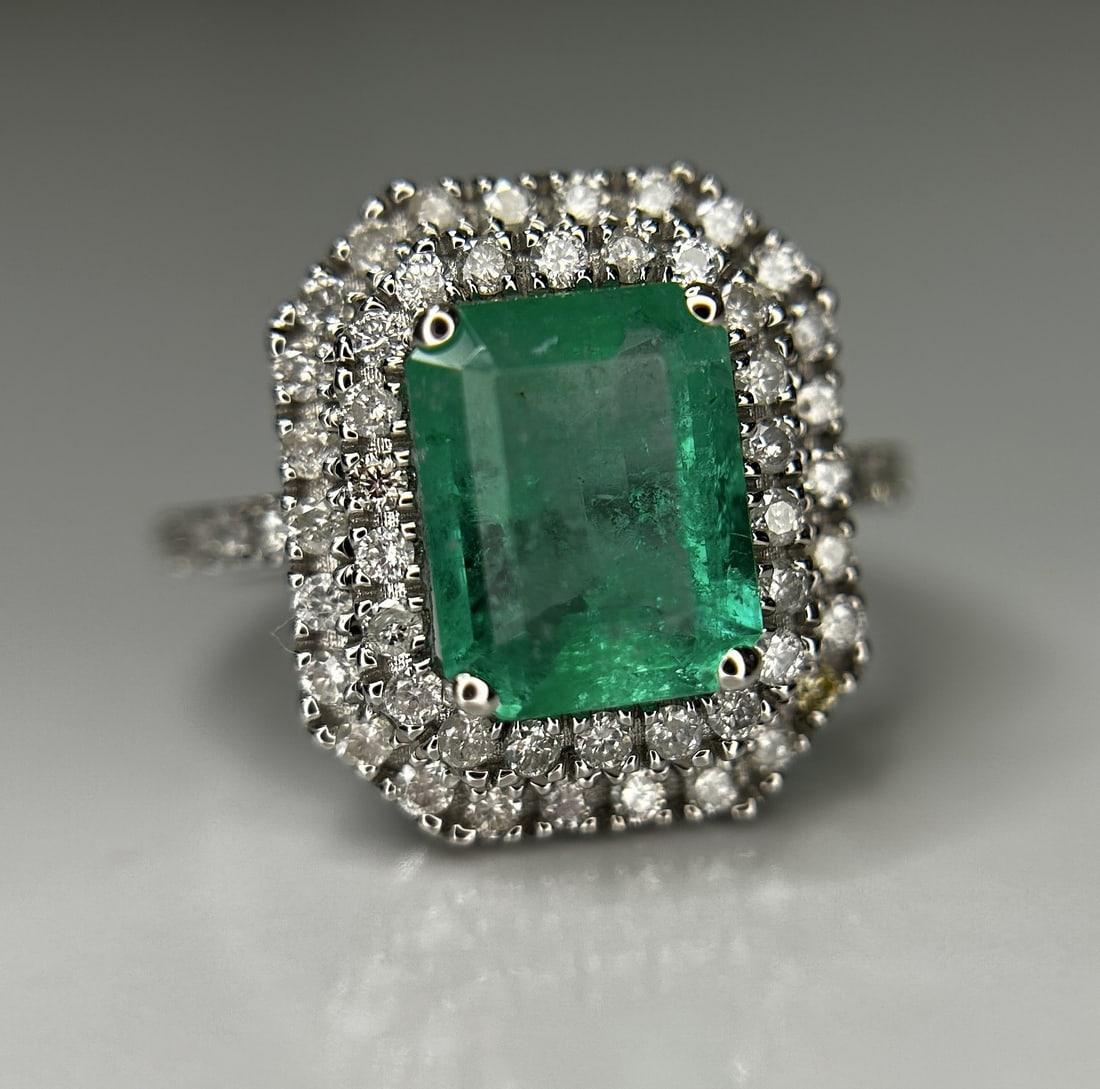 Beautiful Natural Columbian Emerald 2.23 CT With Natural Diamonds & 18k Gold - 11