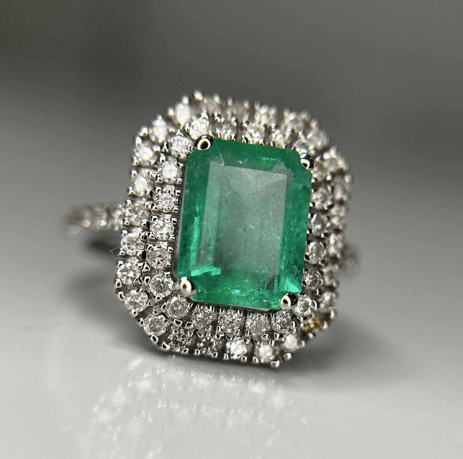 Beautiful Natural Columbian Emerald 2.23 CT With Natural Diamonds & 18k Gold - 12