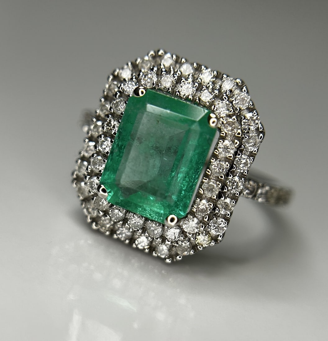 Beautiful Natural Columbian Emerald 2.23 CT With Natural Diamonds & 18k Gold - 13