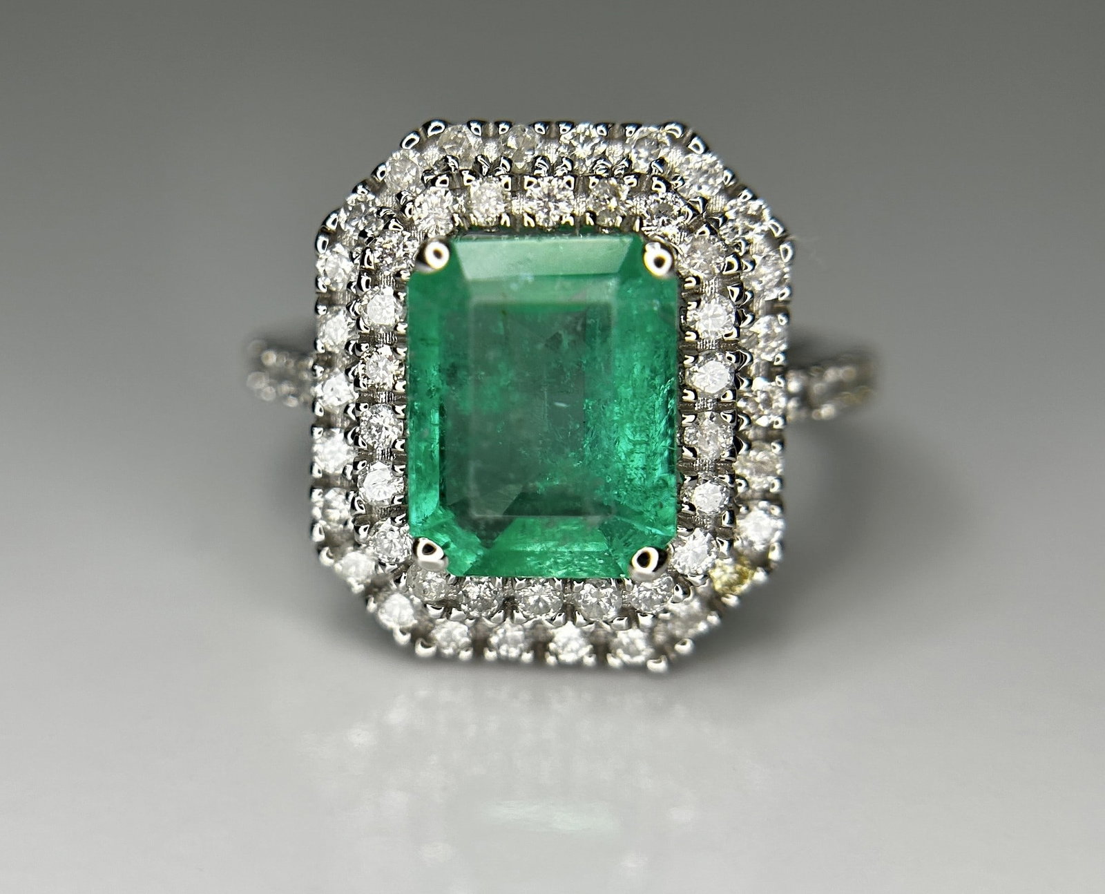 Beautiful Natural Columbian Emerald 2.23 CT With Natural Diamonds & 18k Gold (1 of 14)