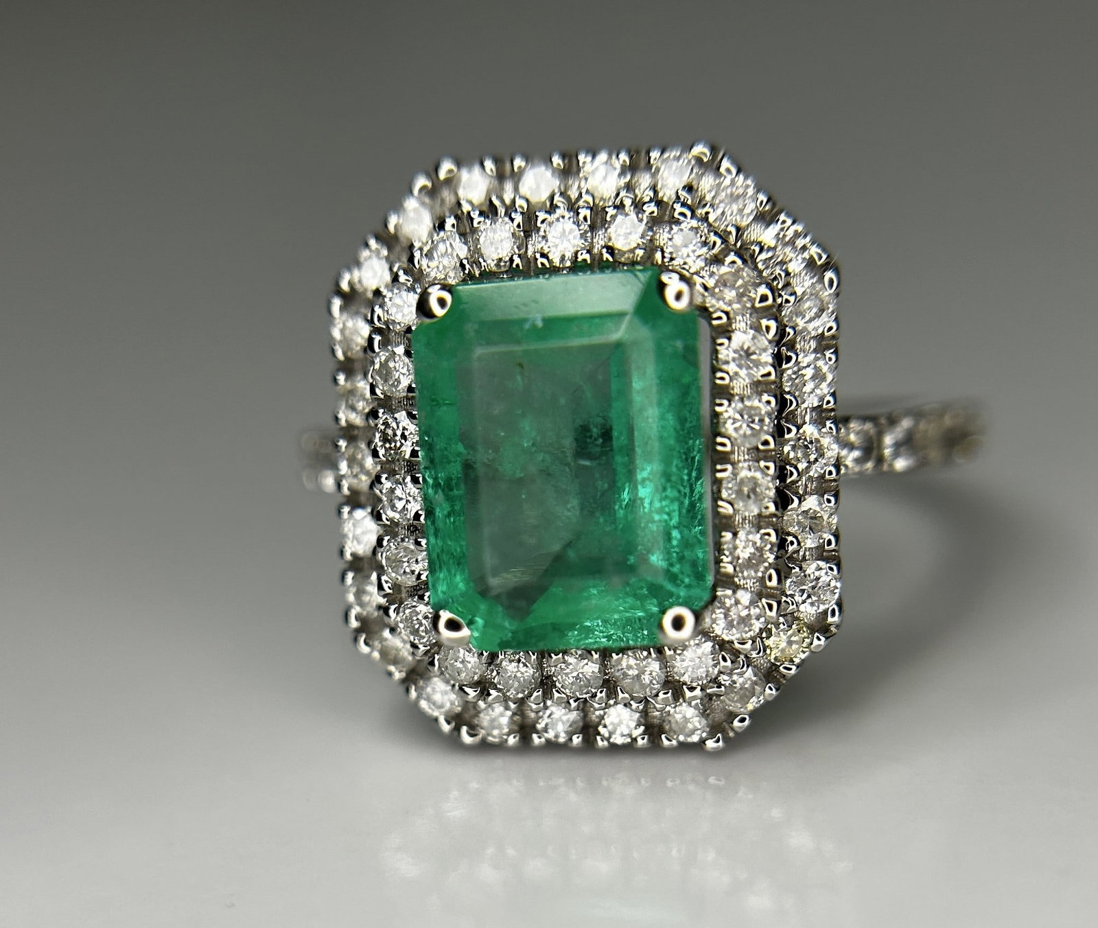 Beautiful Natural Columbian Emerald 2.23 CT With Natural Diamonds & 18k Gold - 6