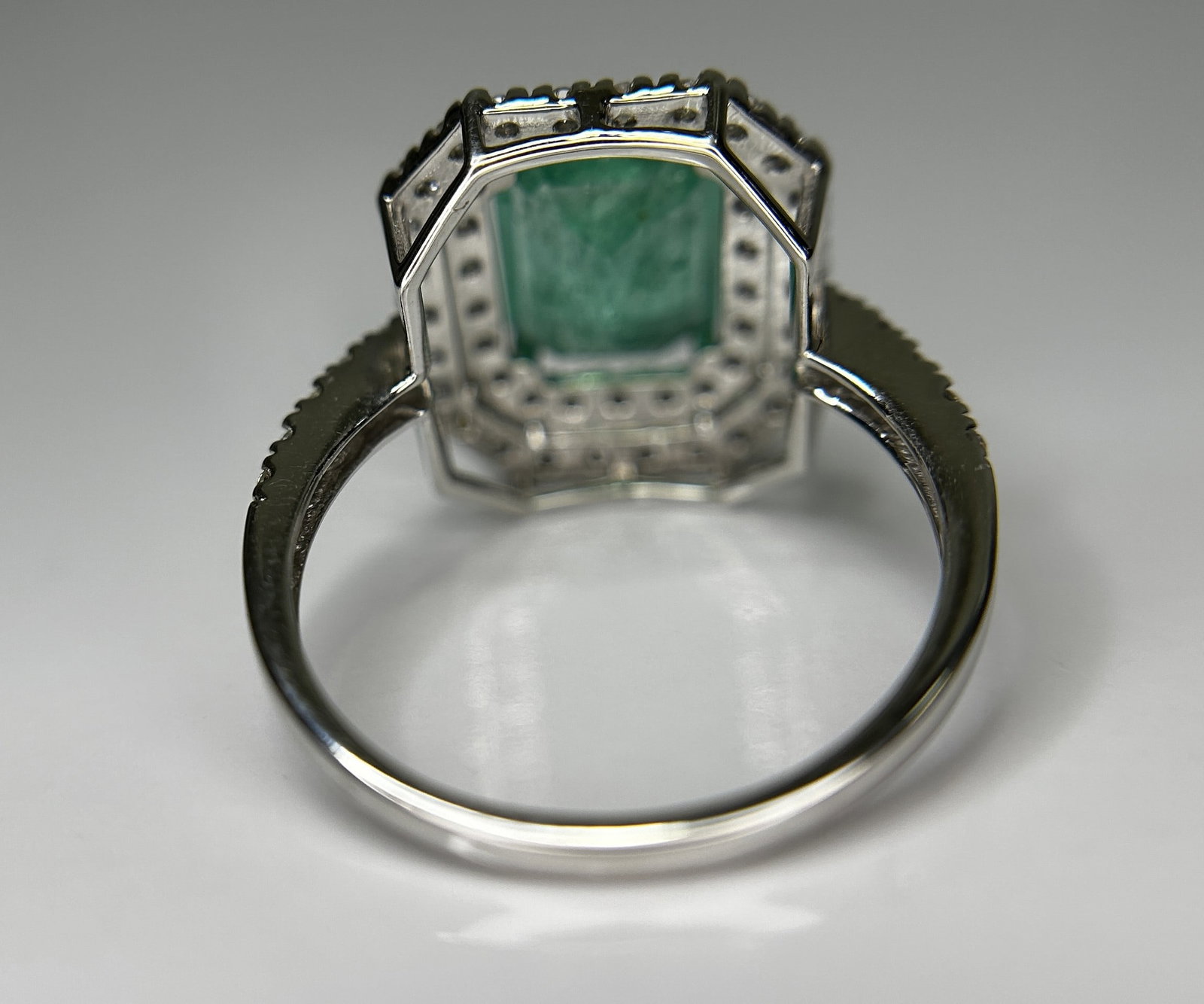 Beautiful Natural Columbian Emerald 2.23 CT With Natural Diamonds & 18k Gold - 8