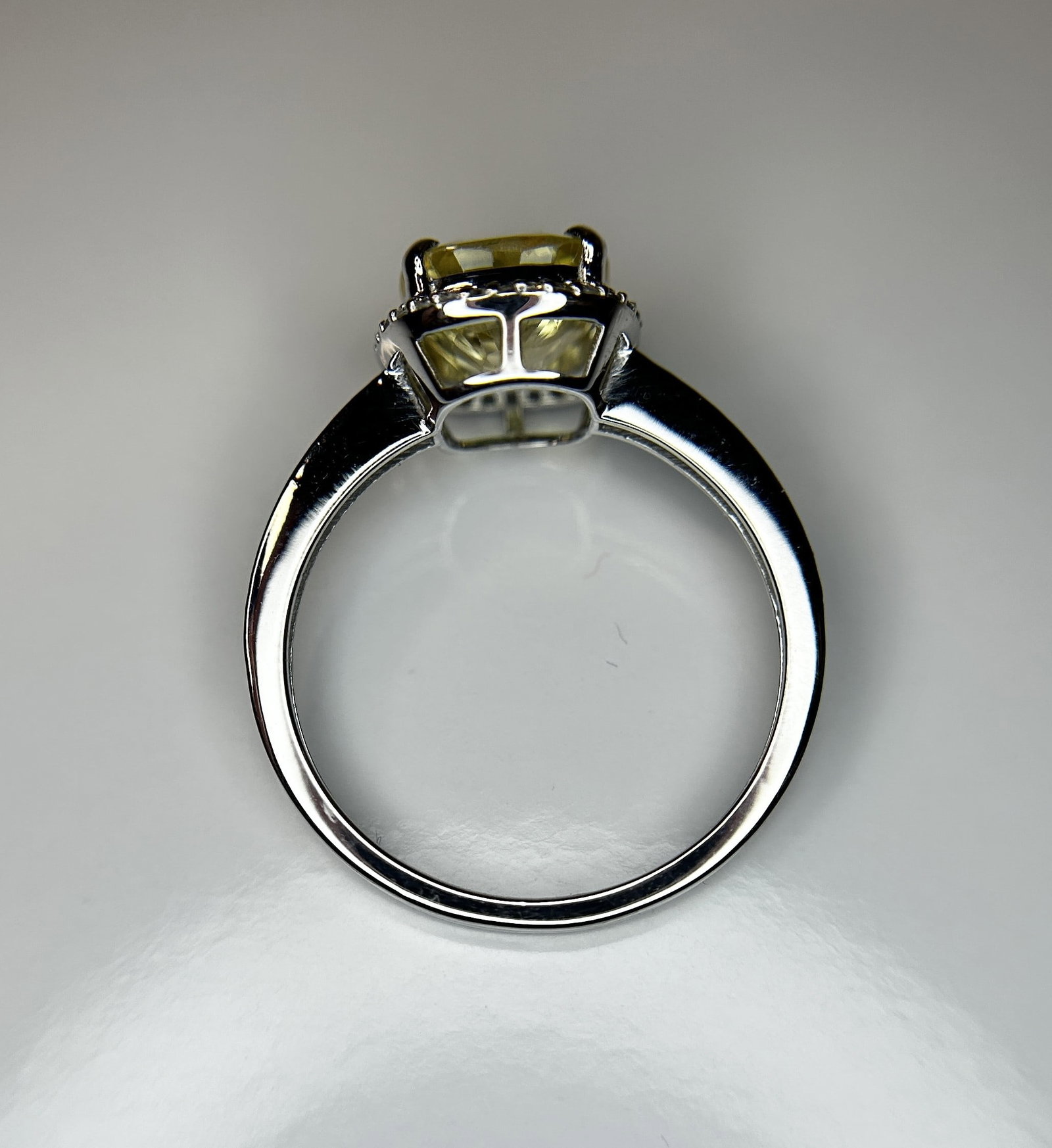 Beautiful 3.10 CT Unheated Ceylon Yellow Sapphire With Natural Diamonds & 18k Gold - 4