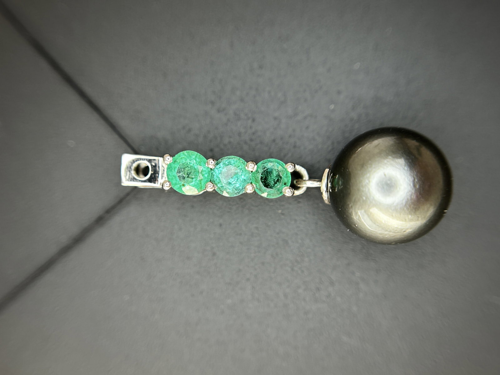 Beautiful 9.25CT Natural Tahitian Pearl With Emerald & 950 Platinum Pendant - 11