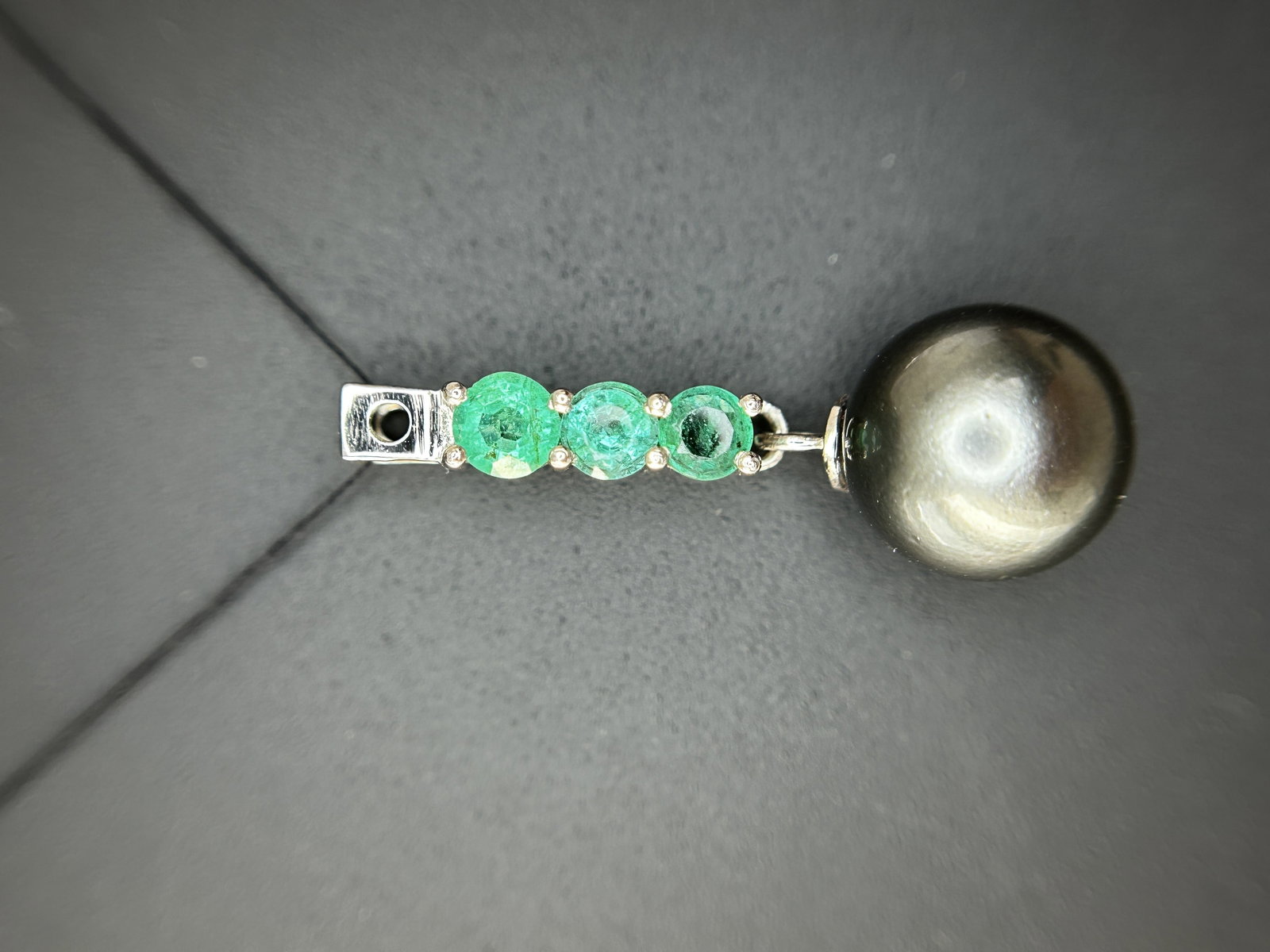 Beautiful 9.25CT Natural Tahitian Pearl With Emerald & 950 Platinum Pendant - 4