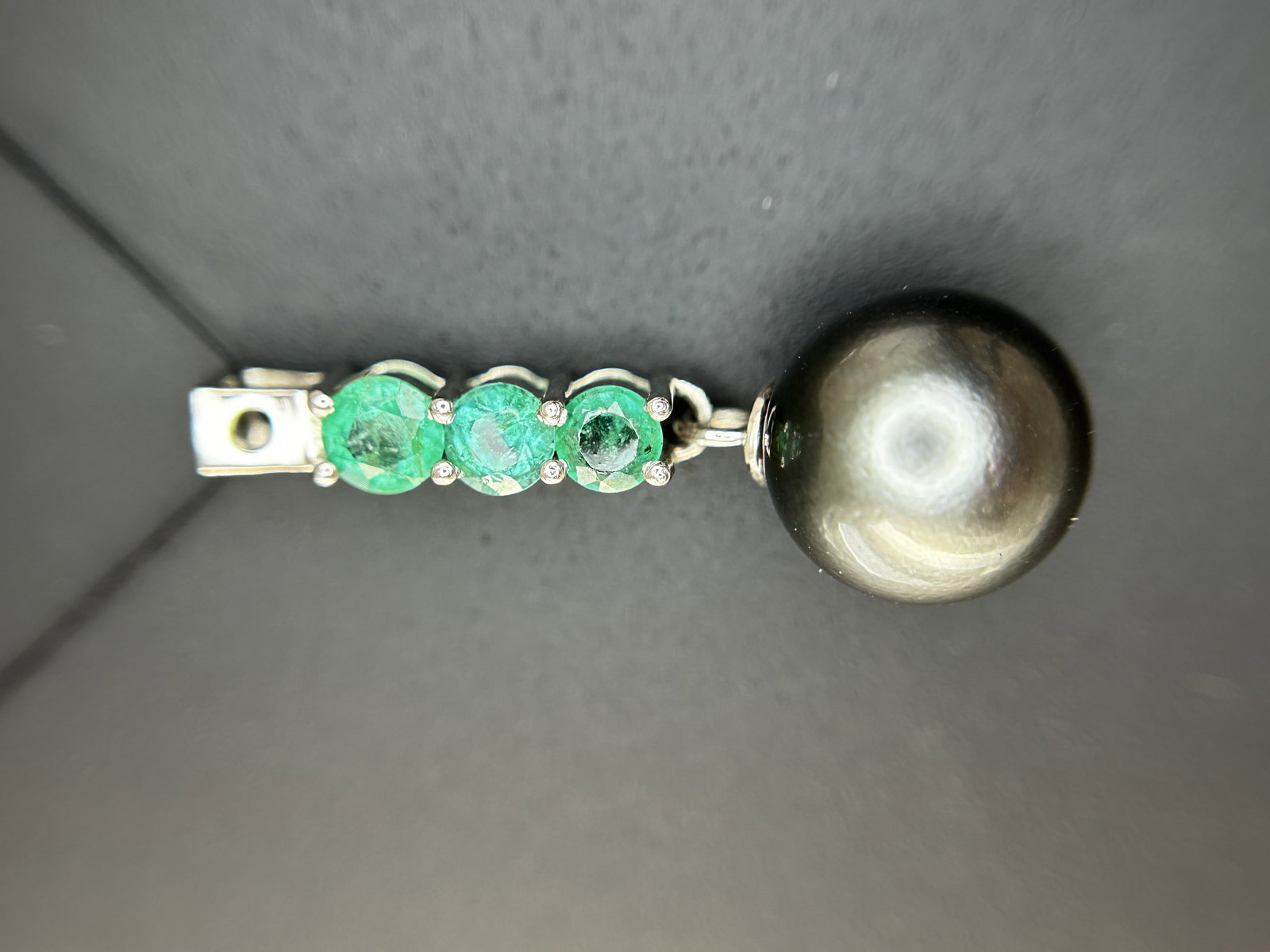 Beautiful 9.25CT Natural Tahitian Pearl With Emerald & 950 Platinum Pendant - 5