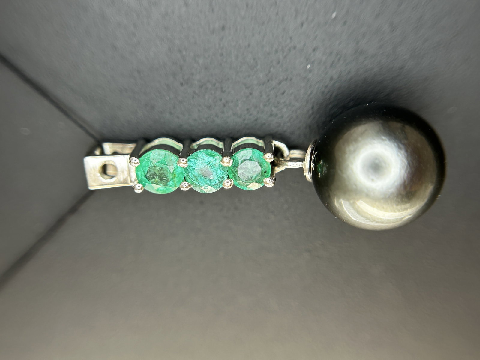 Beautiful 9.25CT Natural Tahitian Pearl With Emerald & 950 Platinum Pendant - 6