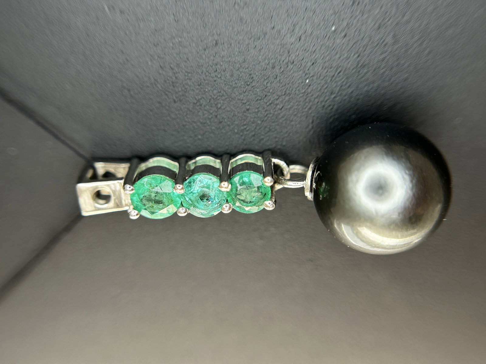 Beautiful 9.25CT Natural Tahitian Pearl With Emerald & 950 Platinum Pendant - 7
