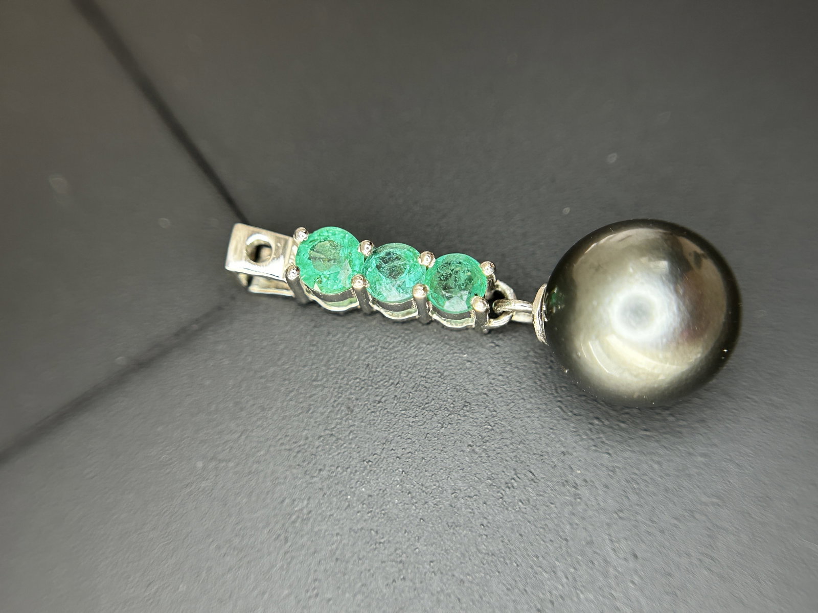 Beautiful 9.25CT Natural Tahitian Pearl With Emerald & 950 Platinum Pendant - 8