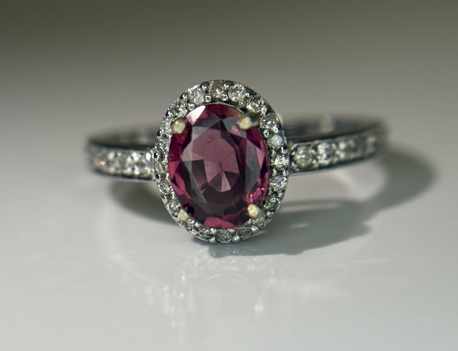 Beautiful Natural 1.00 Ct Spinel Ring With Diamonds and 18k Gold - 10
