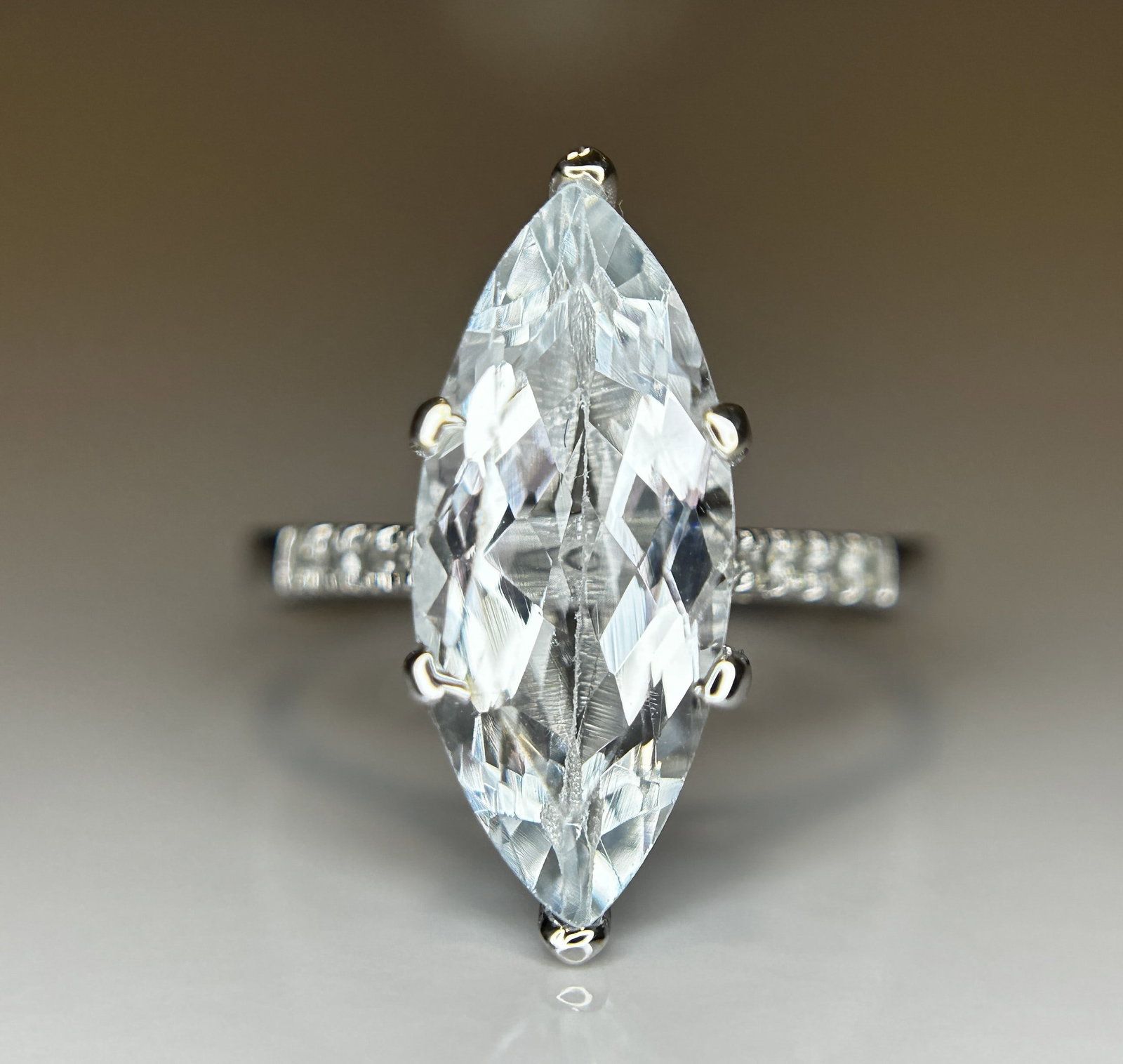 Beautiful 3.16 CT Natural Aquamarine Ring With Natural Diamonds & 18k White Gold - 2