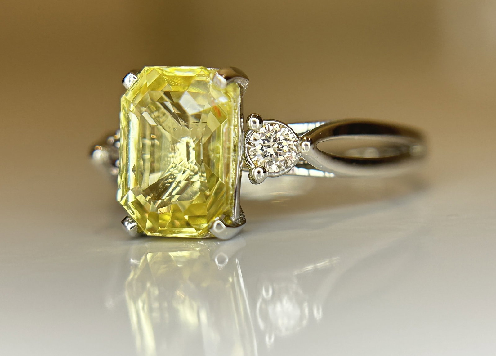 Beautiful 2.40ct Unheated Untreated Natural Ceylon Yellow Sapphire Diamonds & 950 Platinum - 3