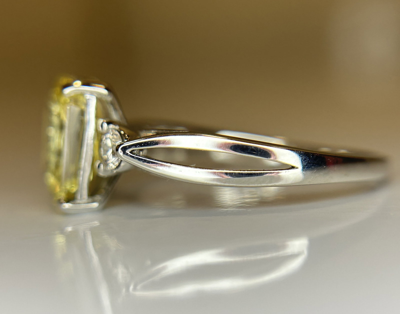 Beautiful 2.40ct Unheated Untreated Natural Ceylon Yellow Sapphire Diamonds & 950 Platinum - 4