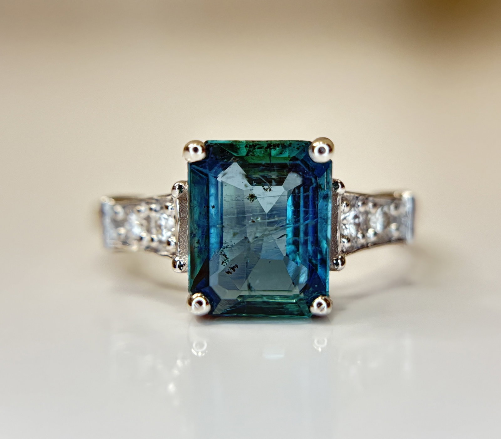 Beautiful 2.10 CT Natural Emerald With Natural Diamonds & 18k Gold - 3
