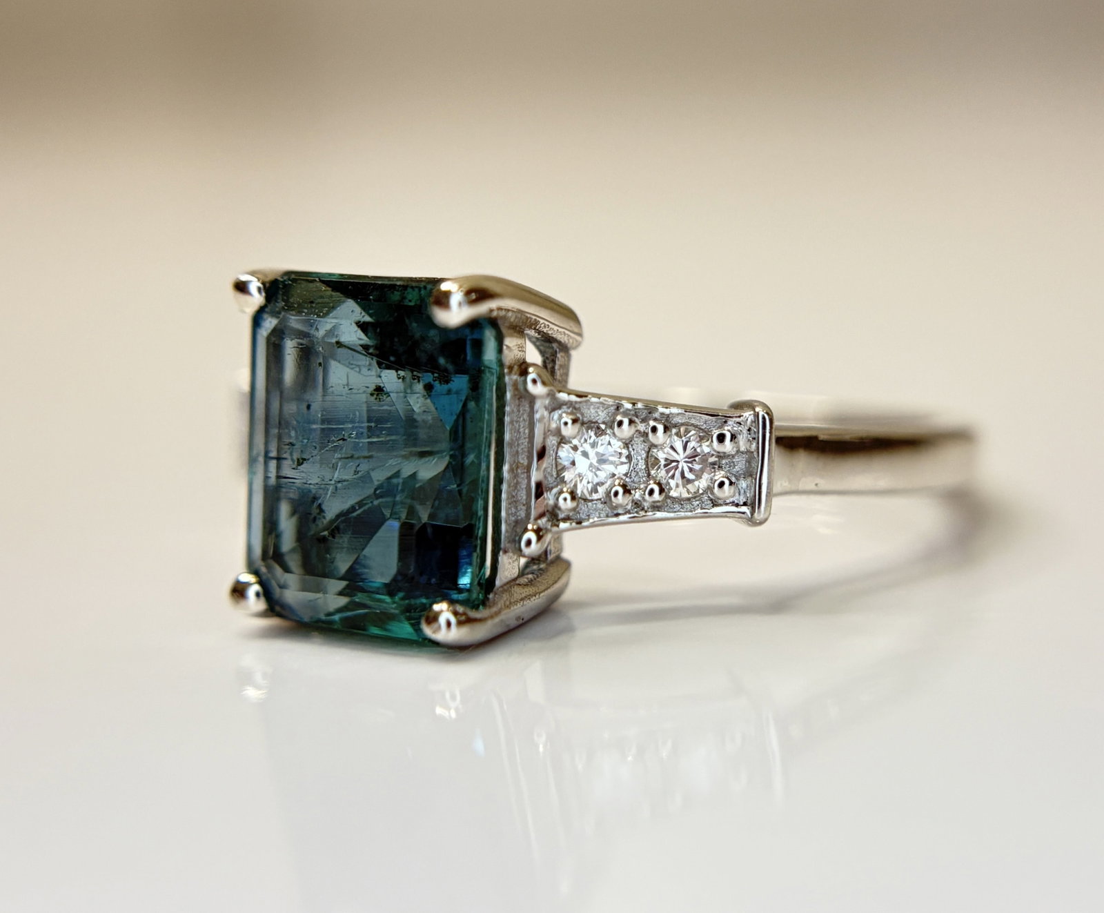 Beautiful 2.10 CT Natural Emerald With Natural Diamonds & 18k Gold - 5