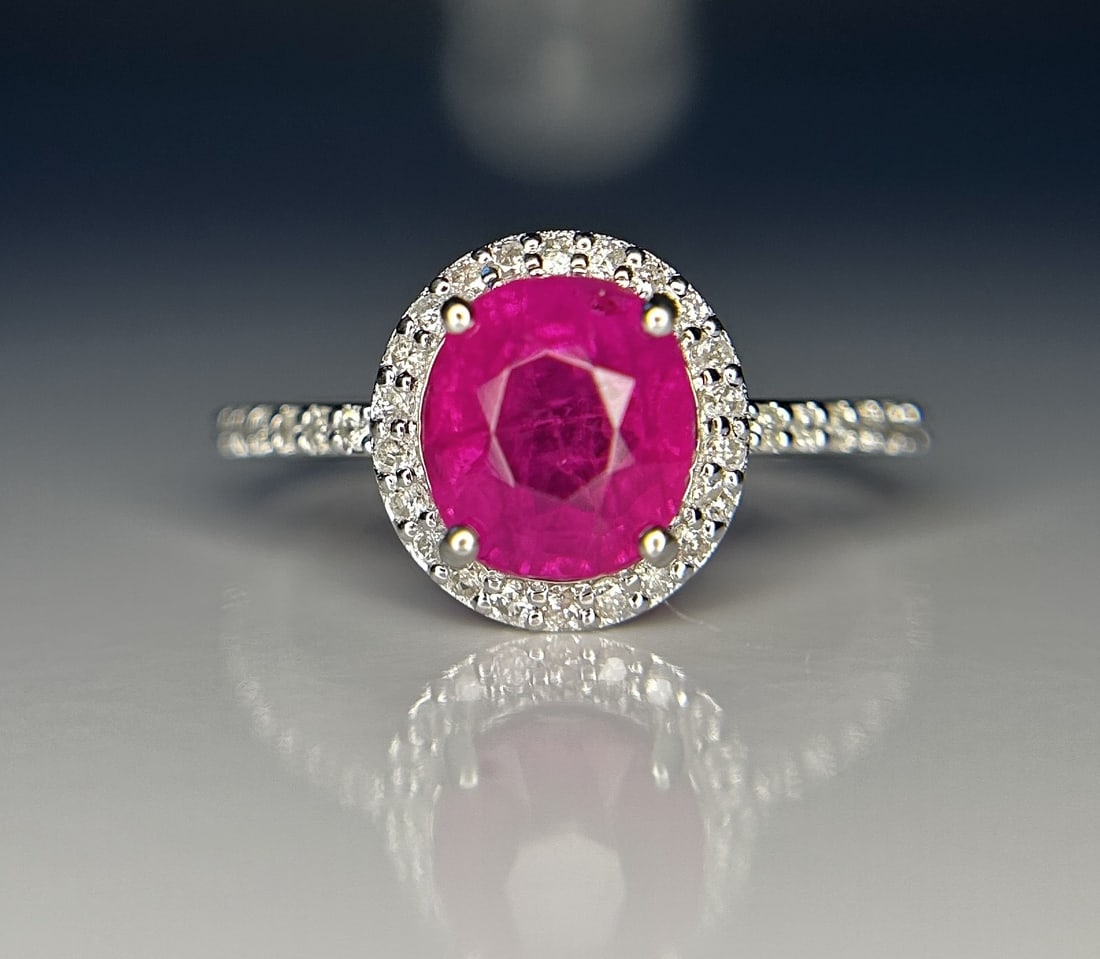 Beautiful 2.66 CT Unheated Old Burma Ruby With Natural Diamonds & 18k Gold: Title: Beautiful 2.66 CT Unheated Old Burma Ruby With Natural Diamonds & 18k Gold Description: Beautiful 2.66 CT Unheated Old Burma Ruby With Natural Diamonds & 18k Gold Descriptio