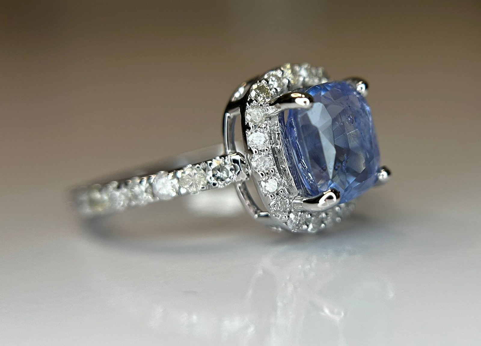 2.74 CT Unheated/Untreated Ceylon Cornflour Blue Sapphire Diamonds & 18k Gold - 3