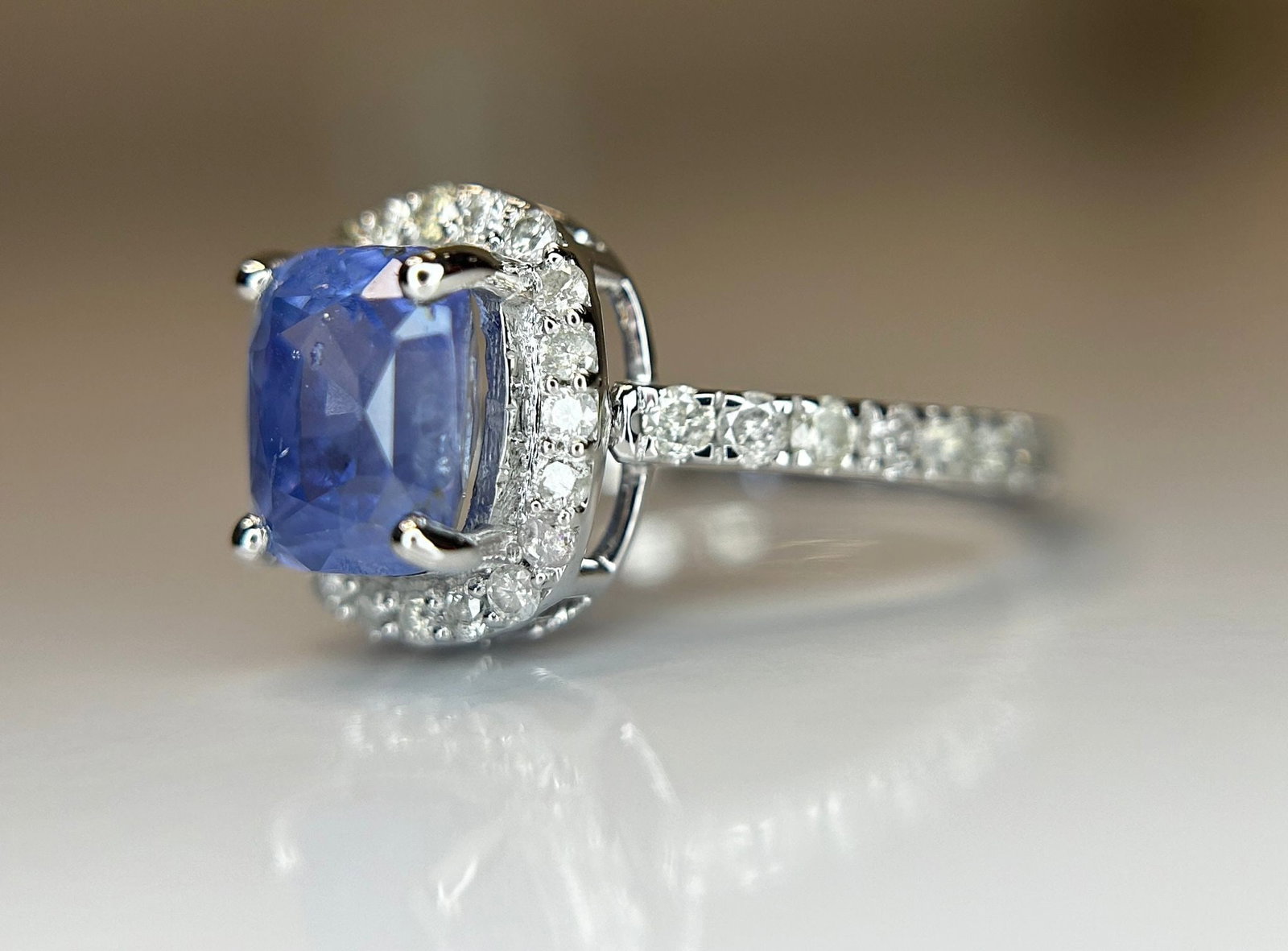 2.74 CT Unheated/Untreated Ceylon Cornflour Blue Sapphire Diamonds & 18k Gold - 8