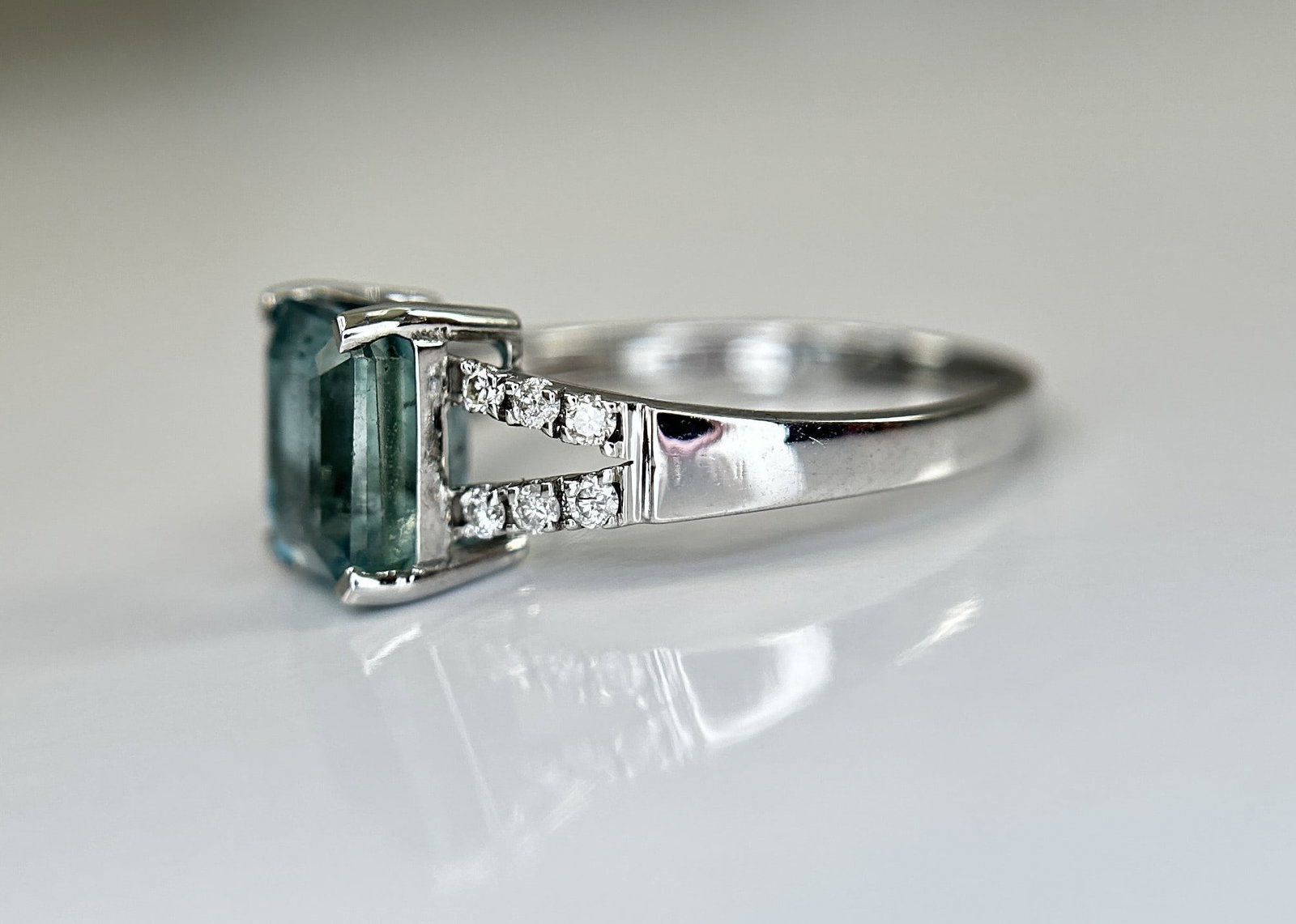 Beautiful Natural Rare Blue Emerald 2.39 CT With Natural Diamonds & 18k Gold - 3