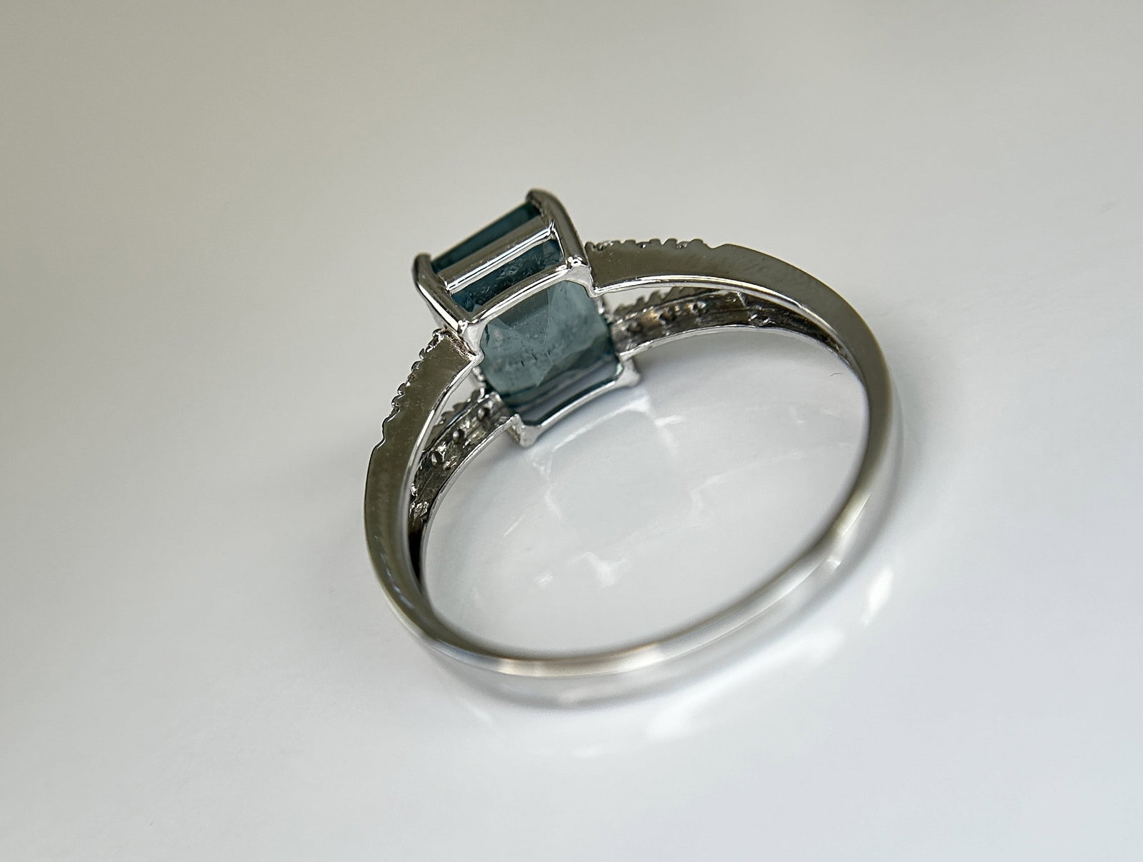 Beautiful Natural Rare Blue Emerald 2.39 CT With Natural Diamonds & 18k Gold - 4