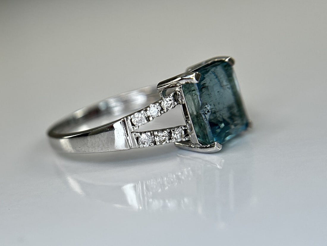 Beautiful Natural Rare Blue Emerald 2.39 CT With Natural Diamonds & 18k Gold - 5