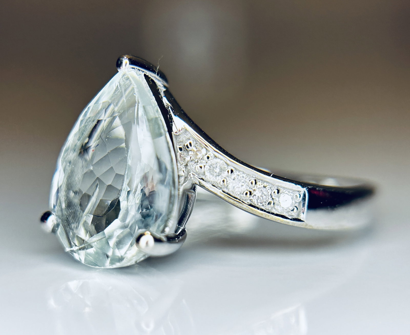 Beautiful 2.60 CT Natural Aquamarine Ring With Natural Diamonds & 18k White Gold - 2