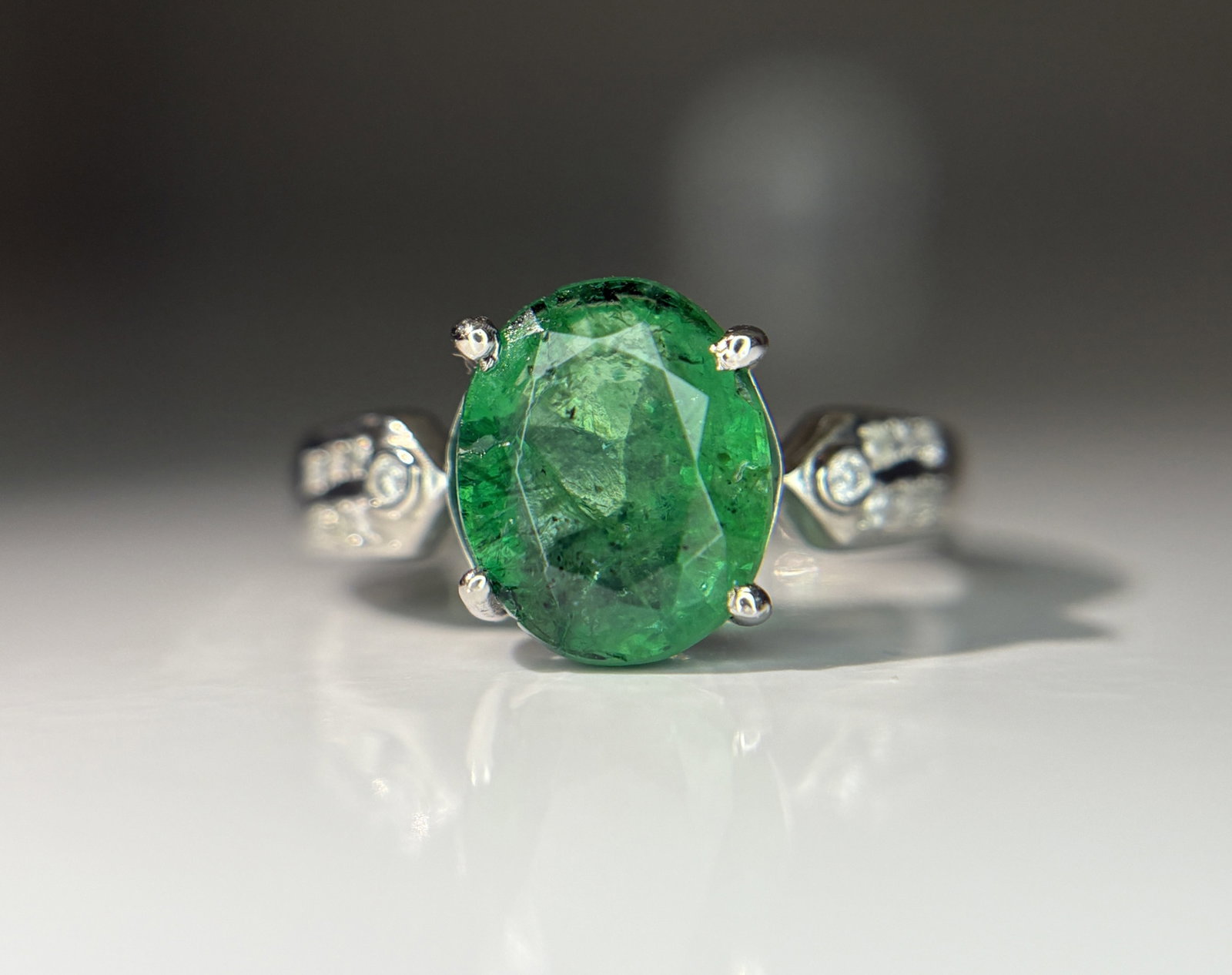 Beautiful 2.90 CT Natural Emerald Ring With Natural Diamonds & Platinum 950: Title: Beautiful 2.90 CT Natural Emerald Ring With Natural Diamonds & Platinum 950 Description: Beautiful 2.90 CT Natural Emerald Ring With Natural Diamonds & Platinum 950 Description: Total