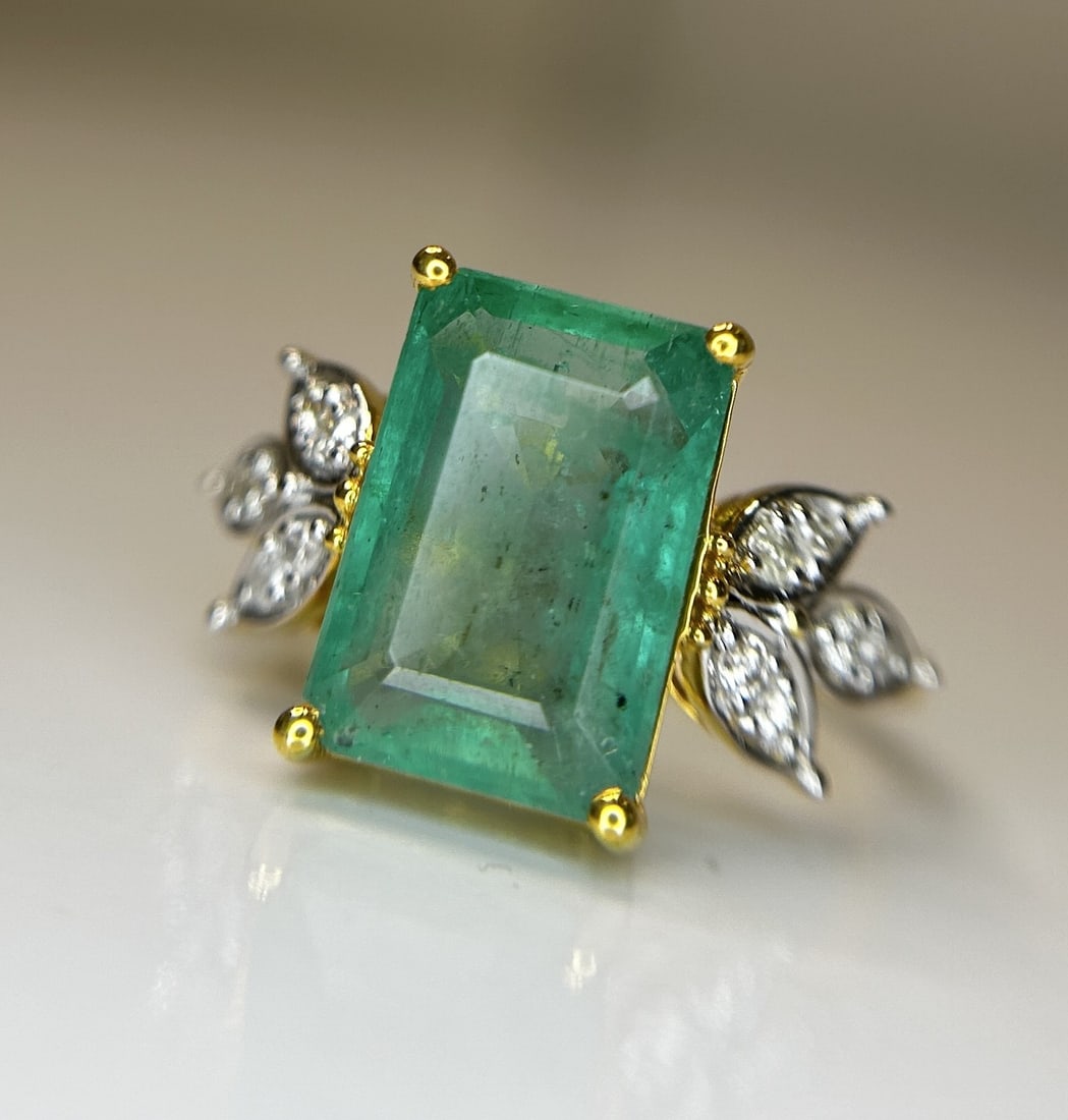Beautiful Natural Emerald 4.32 CT With Natural Diamonds & 18k Gold - 6