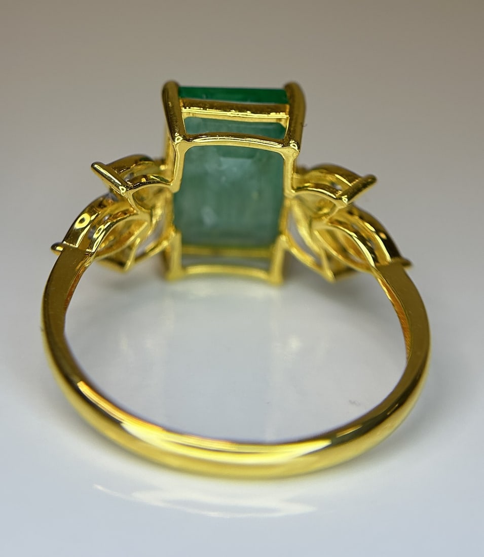 Beautiful Natural Emerald 4.32 CT With Natural Diamonds & 18k Gold - 8