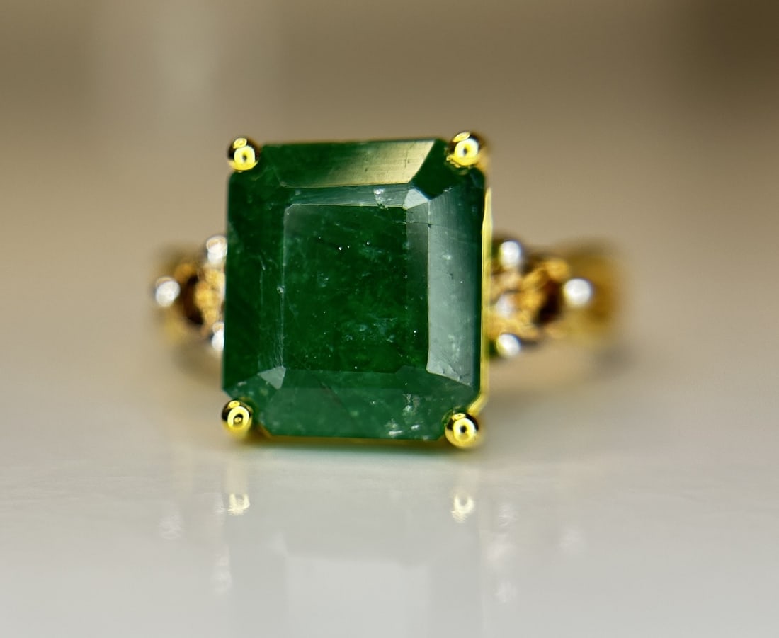 Beautiful Natural Emerald 4.76 CT With Natural Diamonds & 18k Gold - 2