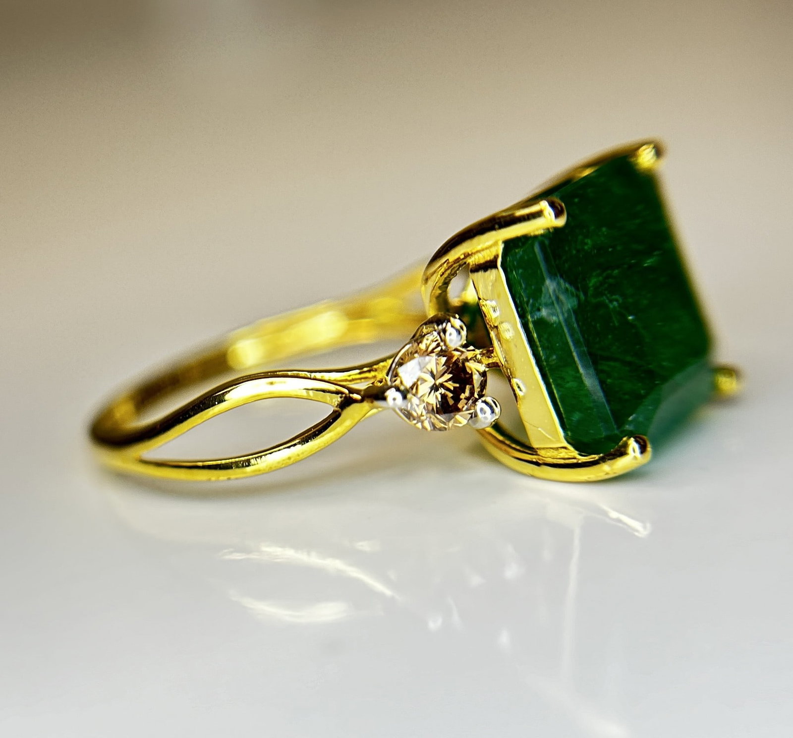 Beautiful Natural Emerald 4.76 CT With Natural Diamonds & 18k Gold - 5