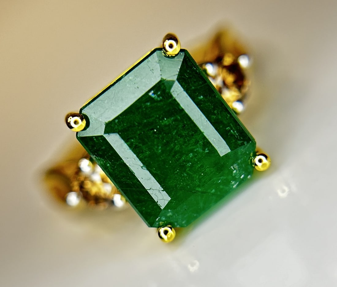 Beautiful Natural Emerald 4.76 CT With Natural Diamonds & 18k Gold - 6