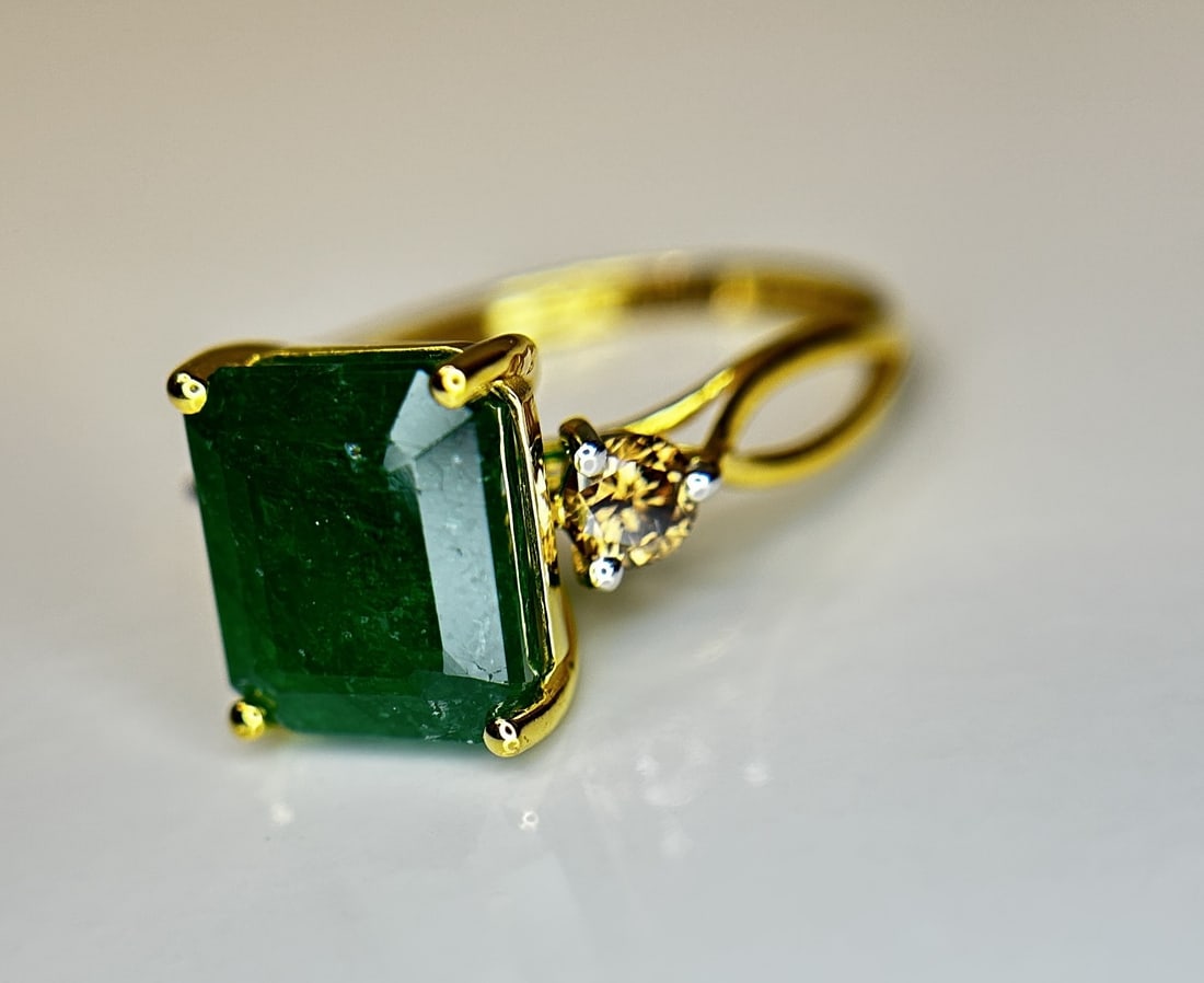 Beautiful Natural Emerald 4.76 CT With Natural Diamonds & 18k Gold - 8