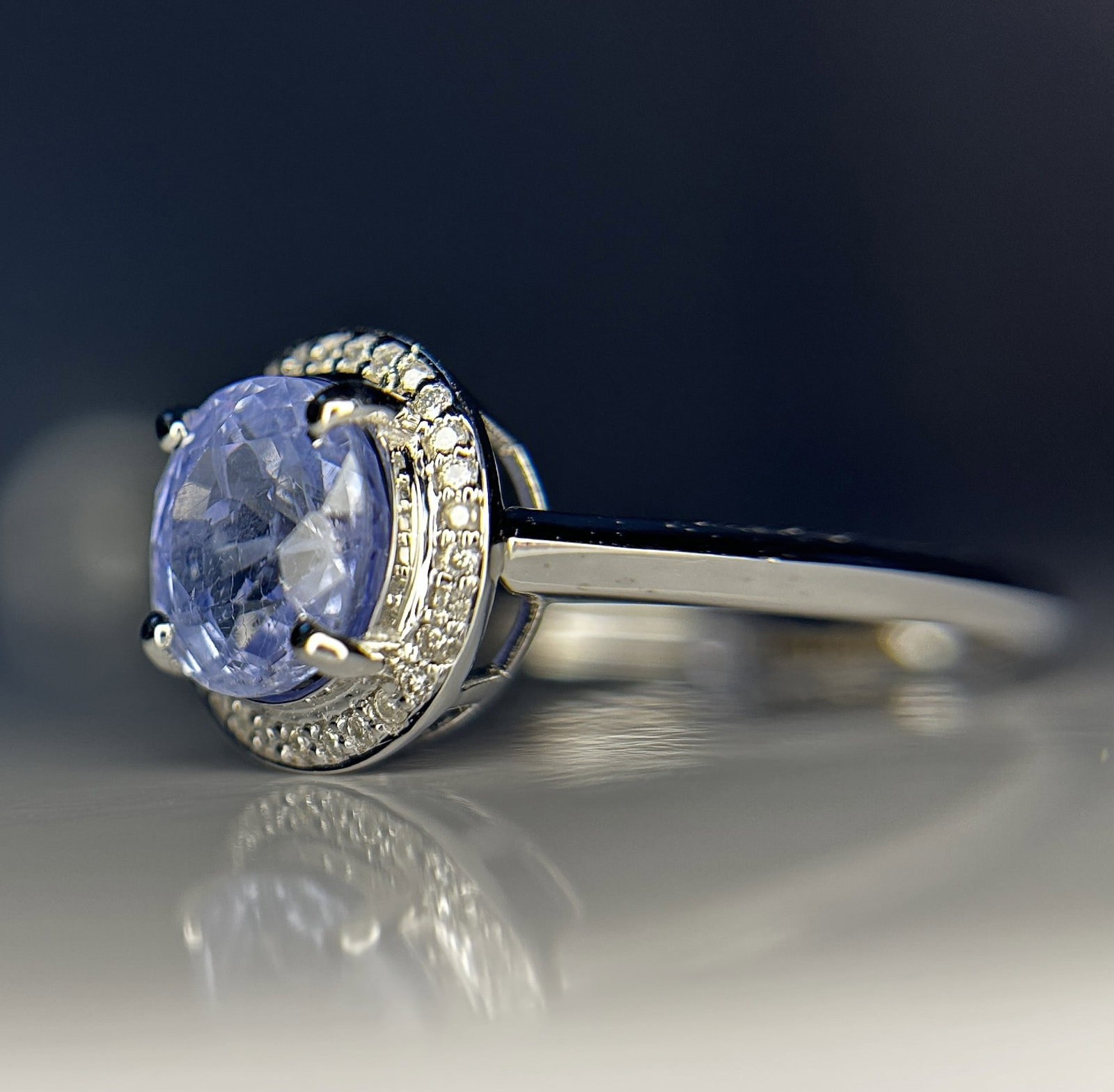 Beautiful 2.60 CT Unheated Ceylon Blue Sapphire With Natural Diamonds & 18k Gold - 4