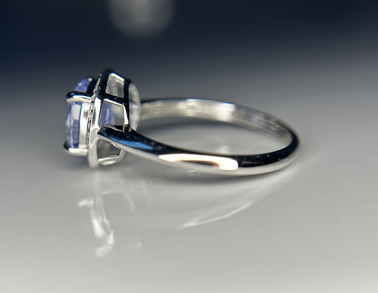 Beautiful 2.60 CT Unheated Ceylon Blue Sapphire With Natural Diamonds & 18k Gold - 5