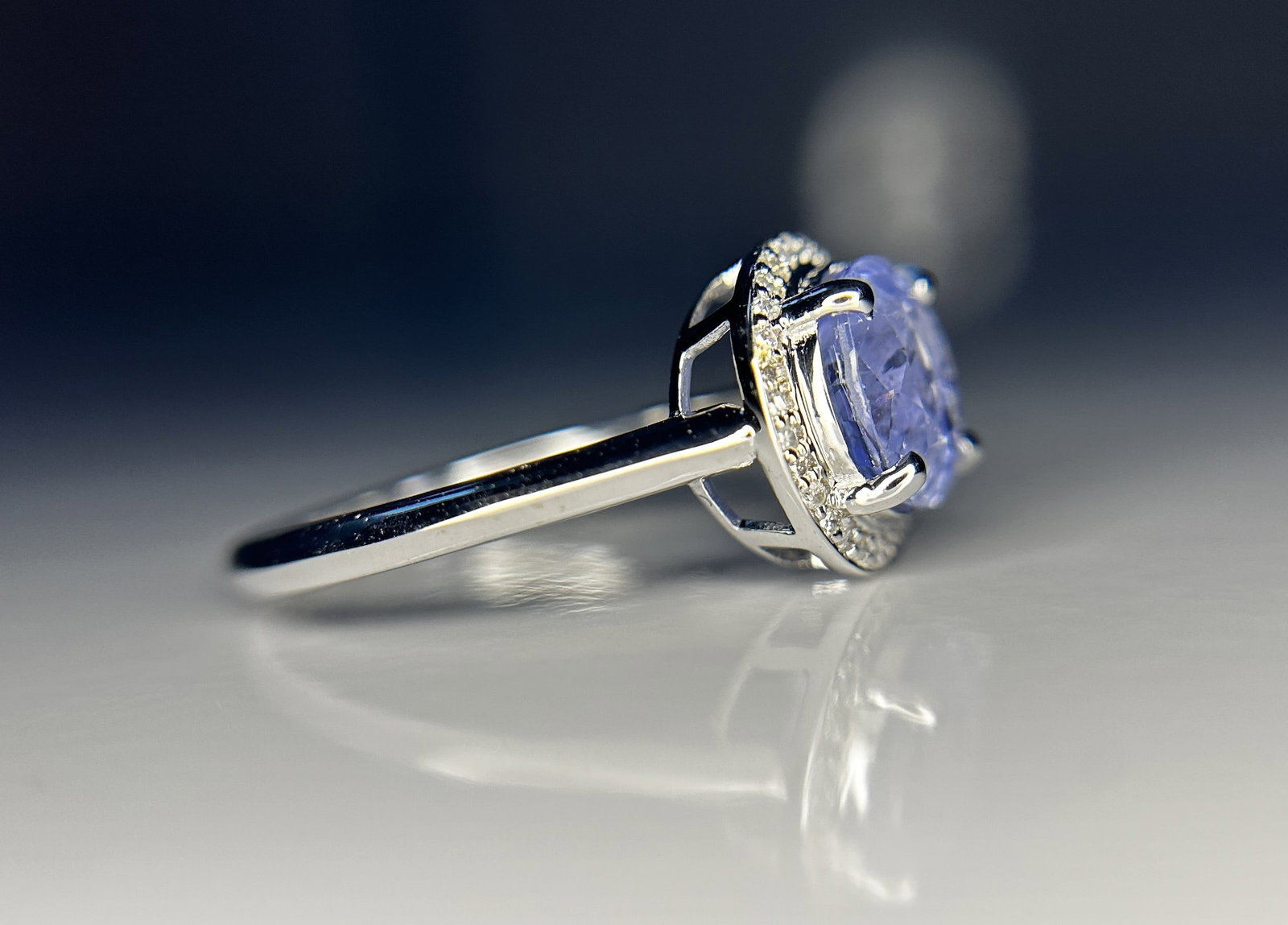 Beautiful 2.60 CT Unheated Ceylon Blue Sapphire With Natural Diamonds & 18k Gold - 7