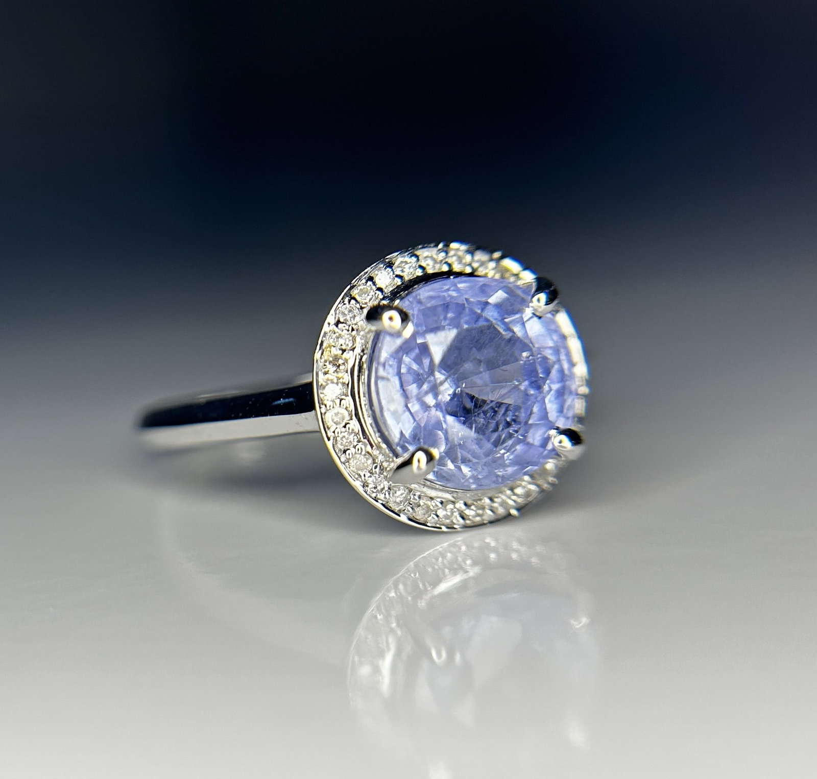 Beautiful 2.60 CT Unheated Ceylon Blue Sapphire With Natural Diamonds & 18k Gold - 9