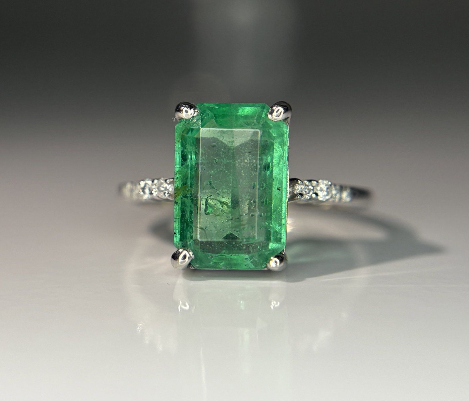 Beautiful 3.00 CT Natural Emerald Ring With Natural Diamonds & Platinum 950: Title: Beautiful 3.00 CT Natural Emerald Ring With Natural Diamonds & Platinum 950 Description: Beautiful 3.00 CT Natural Emerald Ring With Natural Diamonds & Platinum 950 Description: Total