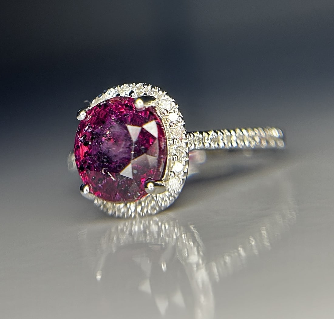 Beautiful 3.09 CT Unheated Old Burma Ruby With Natural Diamonds & 18k Gold: Title: Beautiful 3.09 CT Unheated Old Burma Ruby With Natural Diamonds & 18k Gold Description: Beautiful 3.09 CT Unheated Old Burma Ruby With Natural Diamonds & 18k Gold Descriptio