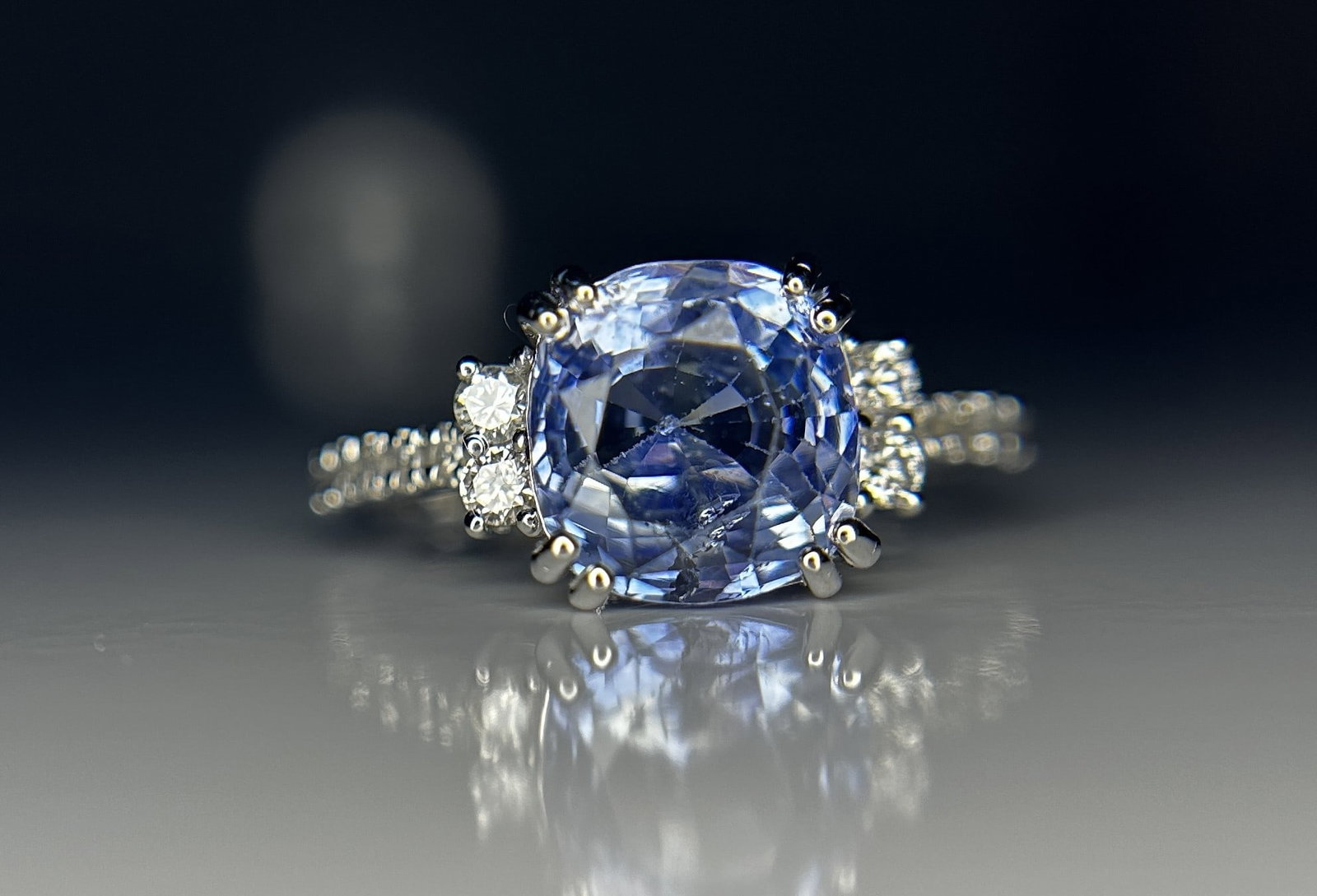 Beautiful 3.71CT Unheated Ceylon Blue Sapphire With Natural Diamonds & 18k Gold - 10