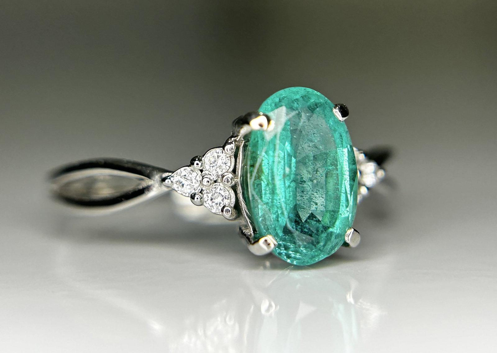 Beautiful Natural 1.35ct Emerald Ring With Natural Diamonds & Platinum 950 - 2