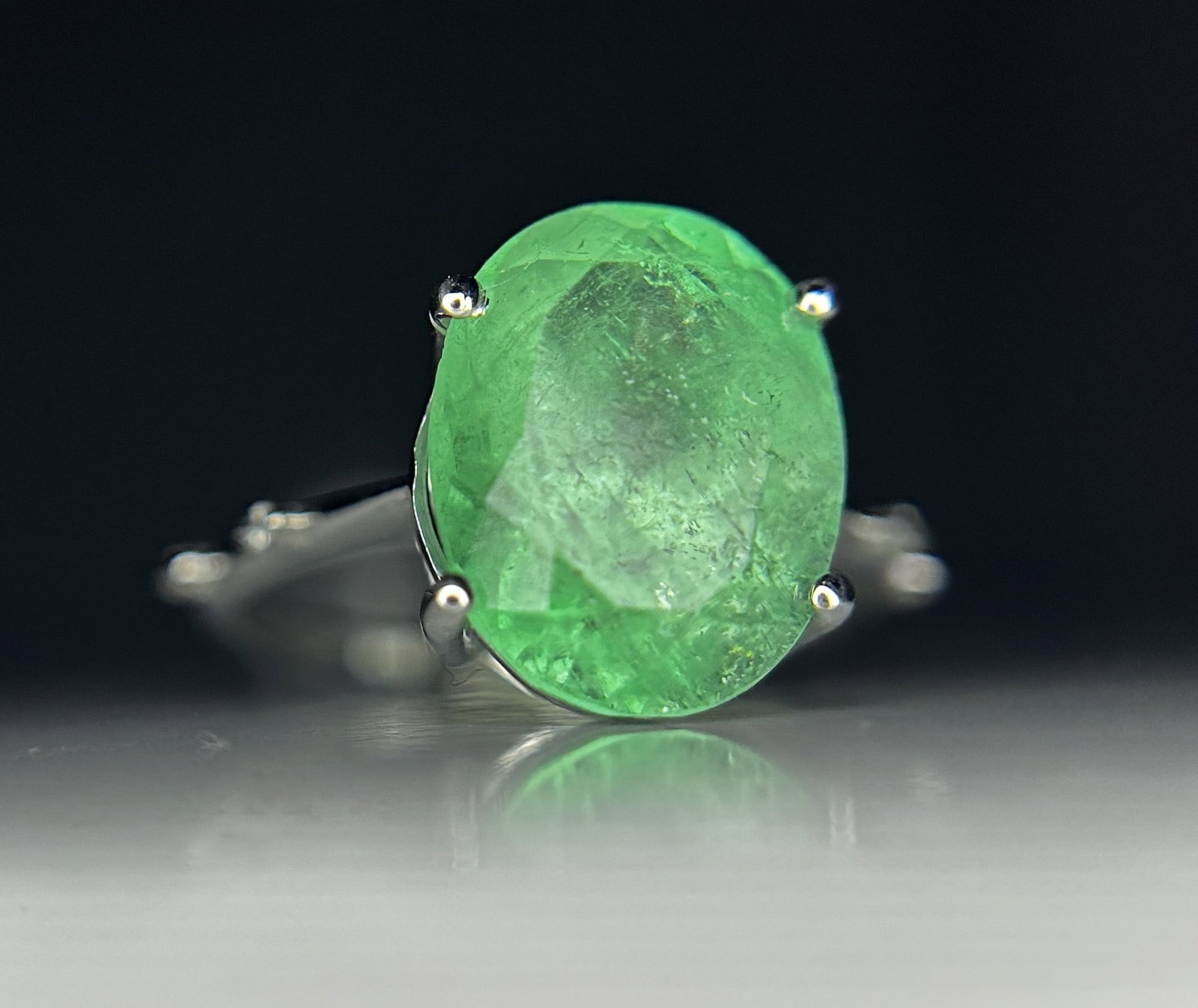 Beautiful 5.47ct Natural Colombian Emerald With Natural Diamonds & 18k Gold - 10