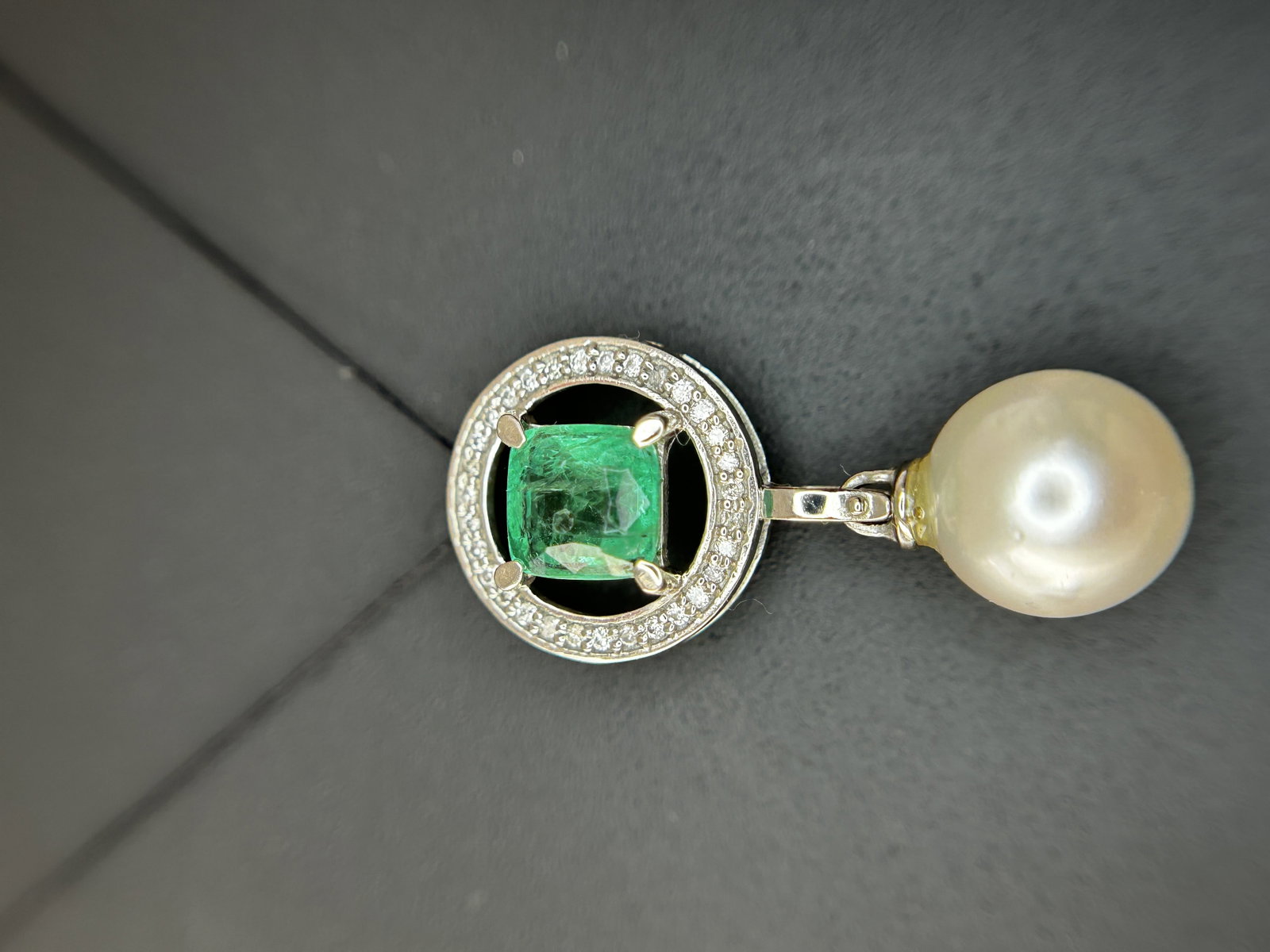 Beautiful 5.55CT South Sea Pearl, 1.14ct Emerald, Diamonds & 950 Platinum Pendant - 10