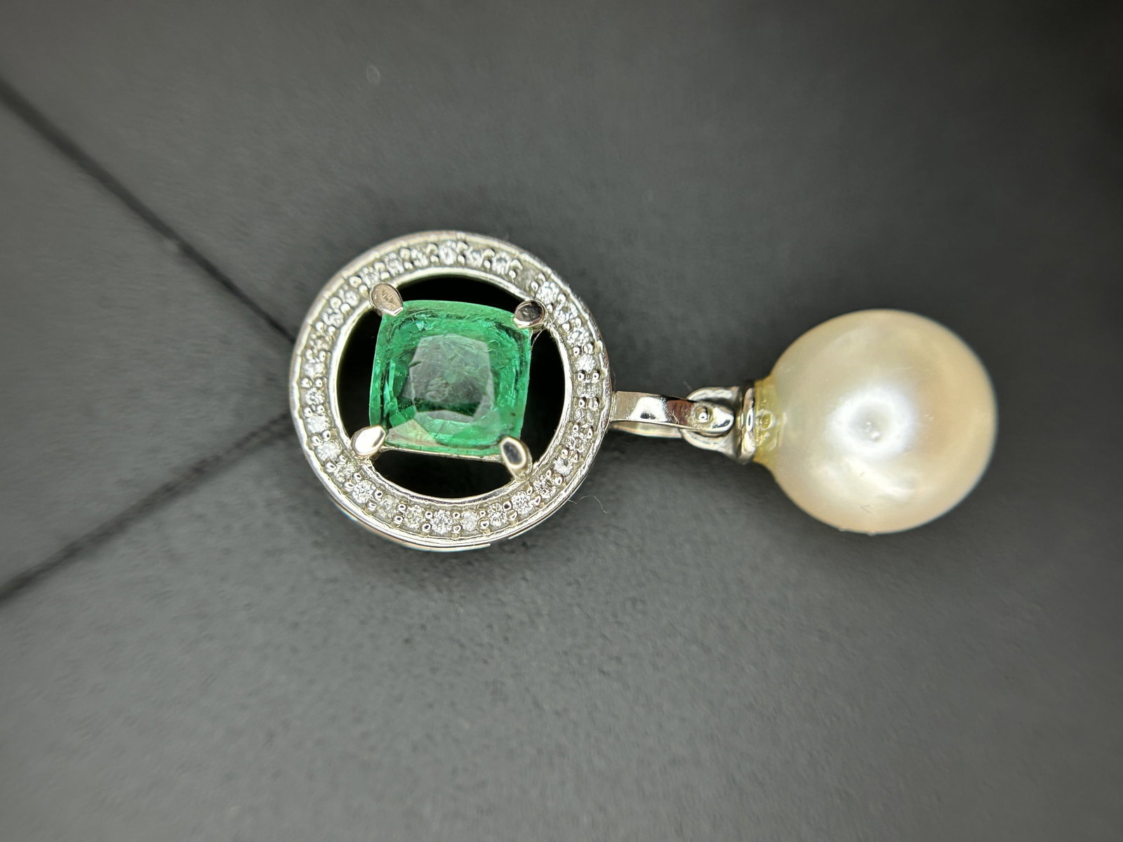 Beautiful 5.55CT South Sea Pearl, 1.14ct Emerald, Diamonds & 950 Platinum Pendant - 11