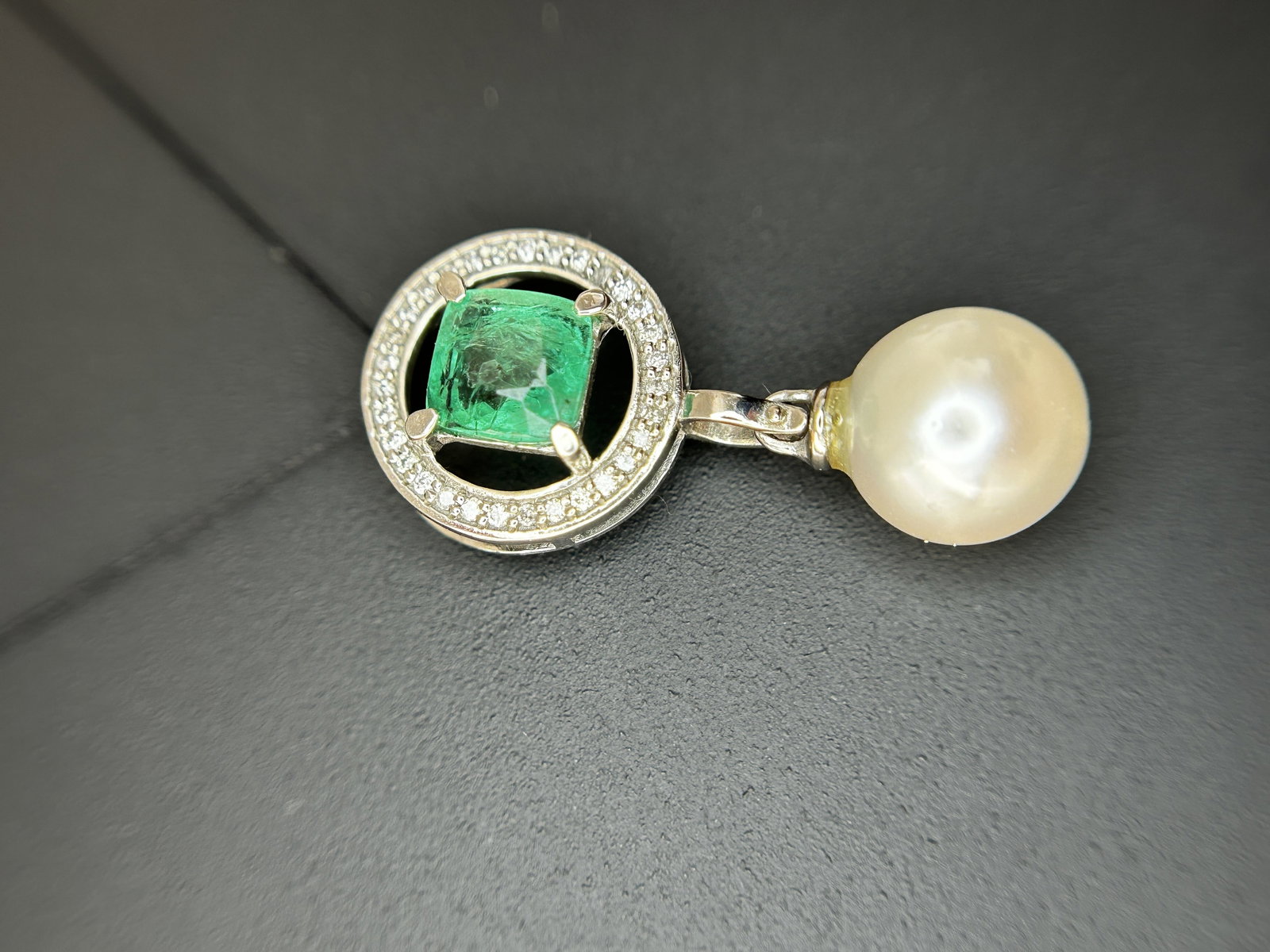 Beautiful 5.55CT South Sea Pearl, 1.14ct Emerald, Diamonds & 950 Platinum Pendant - 4