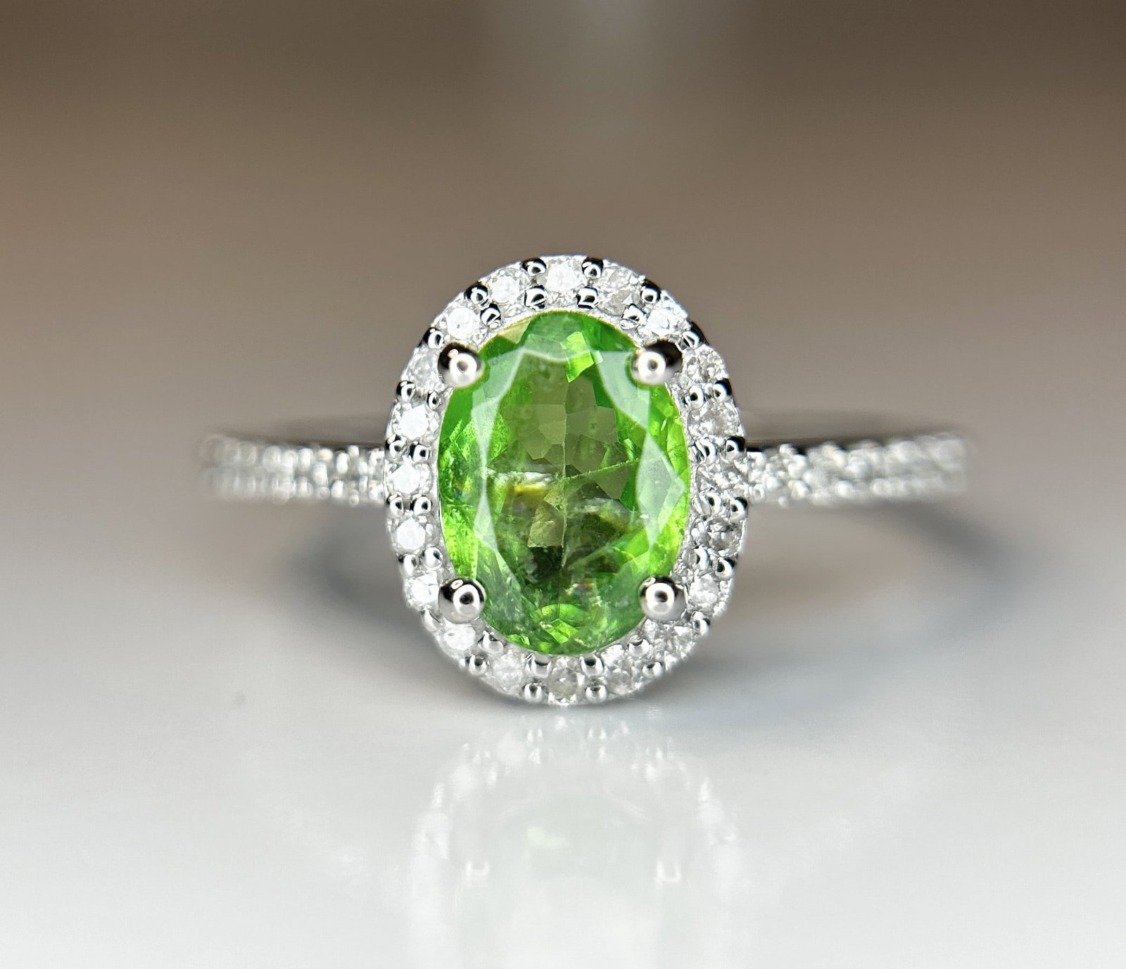 Beautiful 1.22 CT Natural Tsavorite Garnet With Natural Diamonds & 18k Gold: Title: Beautiful 1.22 CT Natural Tsavorite Garnet With Natural Diamonds & 18k Gold Description: Beautiful 1.22 CT Natural Tsavorite Garnet With Natural Diamonds & 18k Gold Description: Total