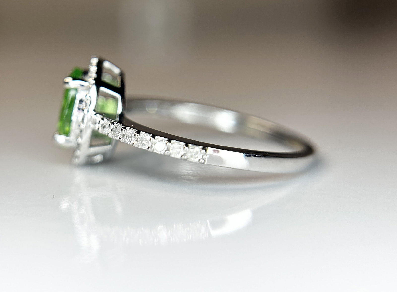 Beautiful 1.22 CT Natural Tsavorite Garnet With Natural Diamonds & 18k Gold - 3