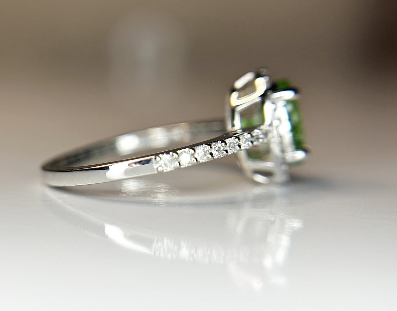 Beautiful 1.22 CT Natural Tsavorite Garnet With Natural Diamonds & 18k Gold - 5