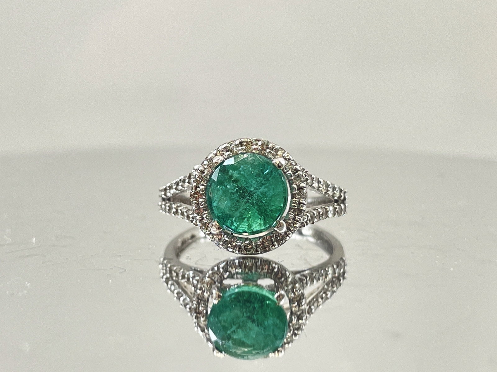 Beautiful 1.96Ct Natural Emerald With Natural Diamonds & 18k Gold - 3
